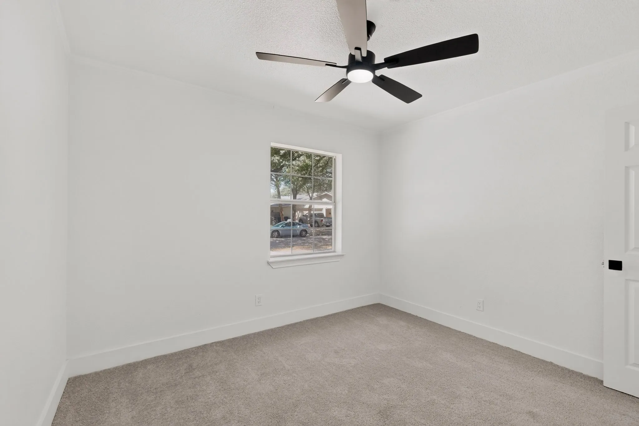 Single Family Residence For Sale in Dallas County , 516 Clover Lane, Garland, Texas 75043, 3 Bedroom, 2 Bathroom, 2 Garage spaces, 2,090 Sqft, built in 1972, mls#21369391, Real Estate Agent in Garland, Homes For Sale in Dallas county, Homes For Sale in Garland, Realtor in Garland Texas, Real Estate Brokerage Independent Realty Texas, Luminita Cordes Realtor