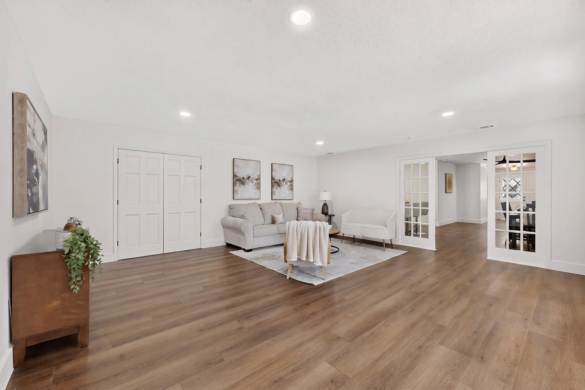 Single Family Residence For Sale in Dallas County , 516 Clover Lane, Garland, Texas 75043, 3 Bedroom, 2 Bathroom, 2 Garage spaces, 2,090 Sqft, built in 1972, mls#21369391, Real Estate Agent in Garland, Homes For Sale in Dallas county, Homes For Sale in Garland, Realtor in Garland Texas, Real Estate Brokerage Independent Realty Texas, Luminita Cordes Realtor