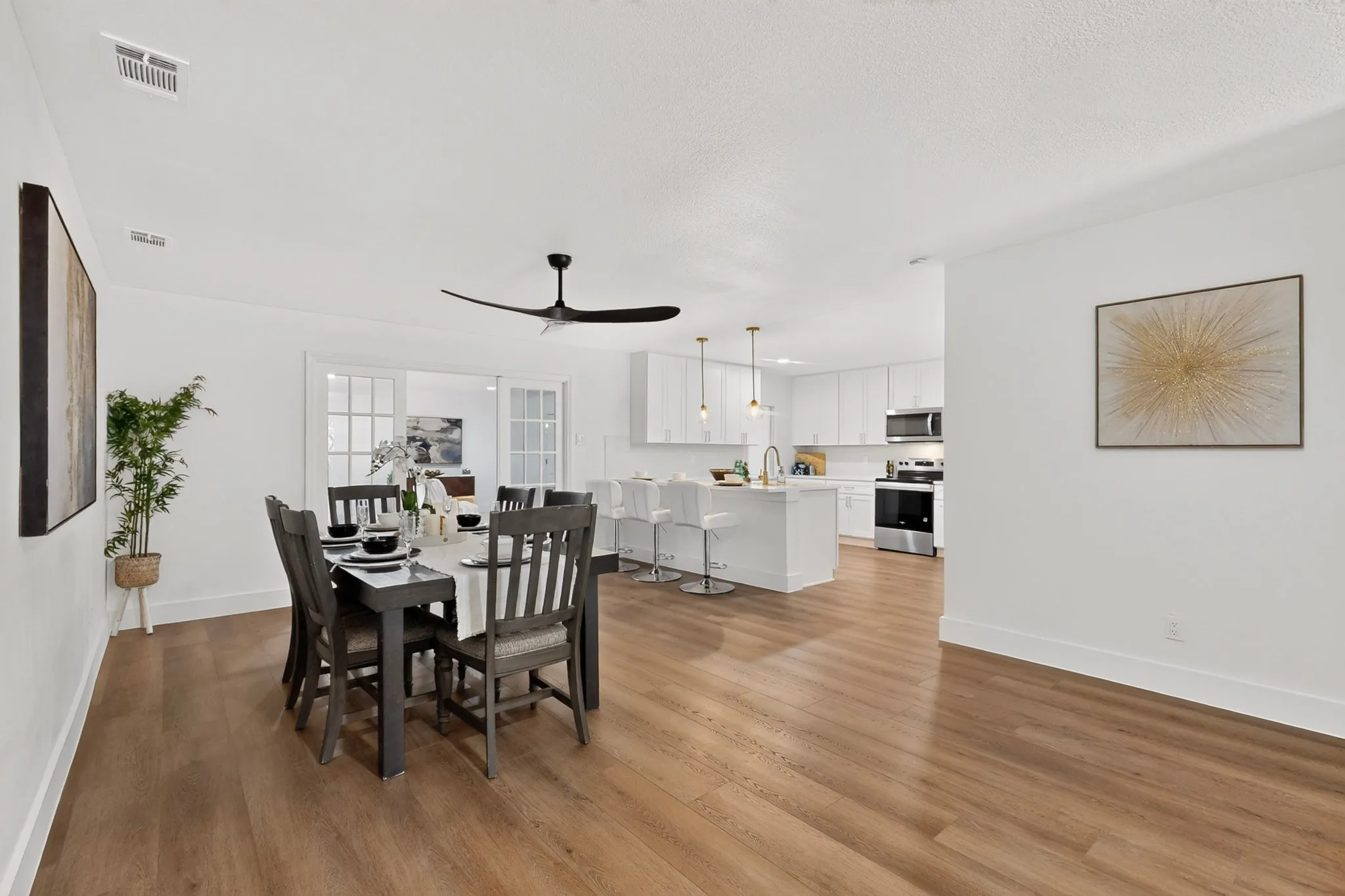 Single Family Residence For Sale in Dallas County , 516 Clover Lane, Garland, Texas 75043, 3 Bedroom, 2 Bathroom, 2 Garage spaces, 2,090 Sqft, built in 1972, mls#21369391, Real Estate Agent in Garland, Homes For Sale in Dallas county, Homes For Sale in Garland, Realtor in Garland Texas, Real Estate Brokerage Independent Realty Texas, Luminita Cordes Realtor