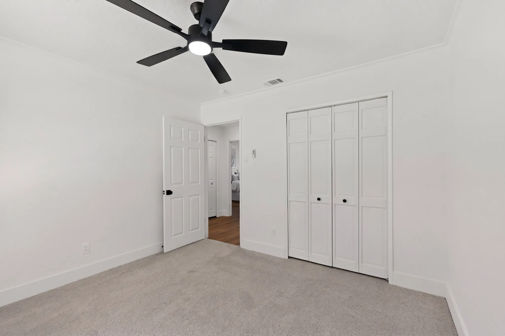 Single Family Residence For Sale in Dallas County , 516 Clover Lane, Garland, Texas 75043, 3 Bedroom, 2 Bathroom, 2 Garage spaces, 2,090 Sqft, built in 1972, mls#21369391, Real Estate Agent in Garland, Homes For Sale in Dallas county, Homes For Sale in Garland, Realtor in Garland Texas, Real Estate Brokerage Independent Realty Texas, Luminita Cordes Realtor
