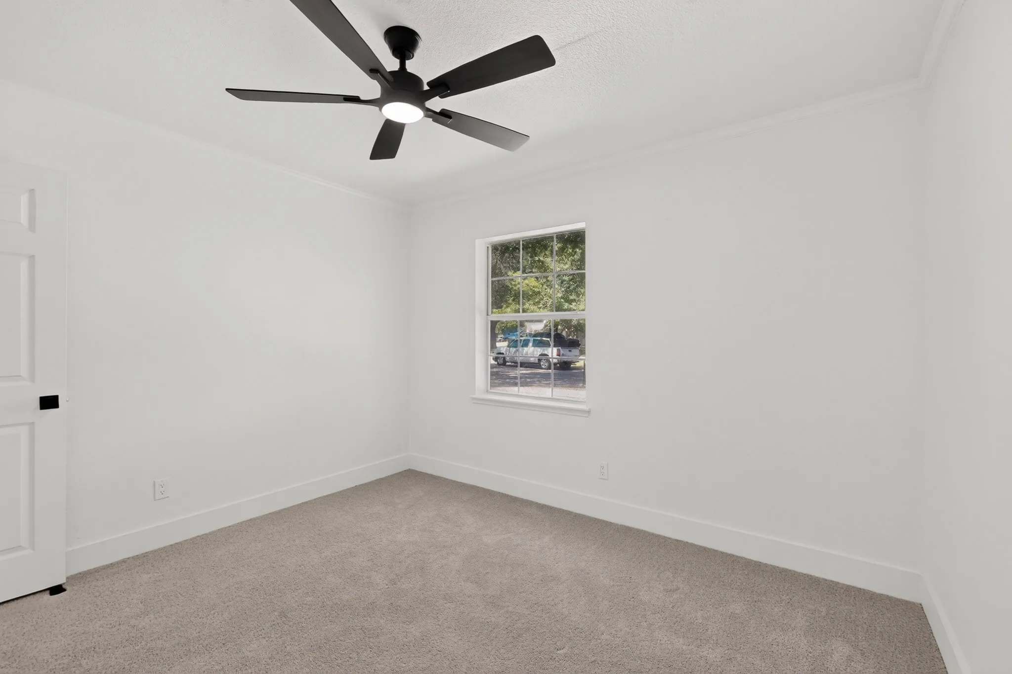 Single Family Residence For Sale in Dallas County , 516 Clover Lane, Garland, Texas 75043, 3 Bedroom, 2 Bathroom, 2 Garage spaces, 2,090 Sqft, built in 1972, mls#21369391, Real Estate Agent in Garland, Homes For Sale in Dallas county, Homes For Sale in Garland, Realtor in Garland Texas, Real Estate Brokerage Independent Realty Texas, Luminita Cordes Realtor