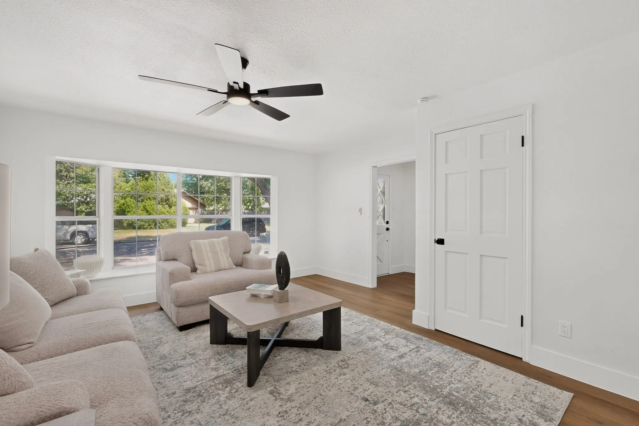 Single Family Residence For Sale in Dallas County , 516 Clover Lane, Garland, Texas 75043, 3 Bedroom, 2 Bathroom, 2 Garage spaces, 2,090 Sqft, built in 1972, mls#21369391, Real Estate Agent in Garland, Homes For Sale in Dallas county, Homes For Sale in Garland, Realtor in Garland Texas, Real Estate Brokerage Independent Realty Texas, Luminita Cordes Realtor