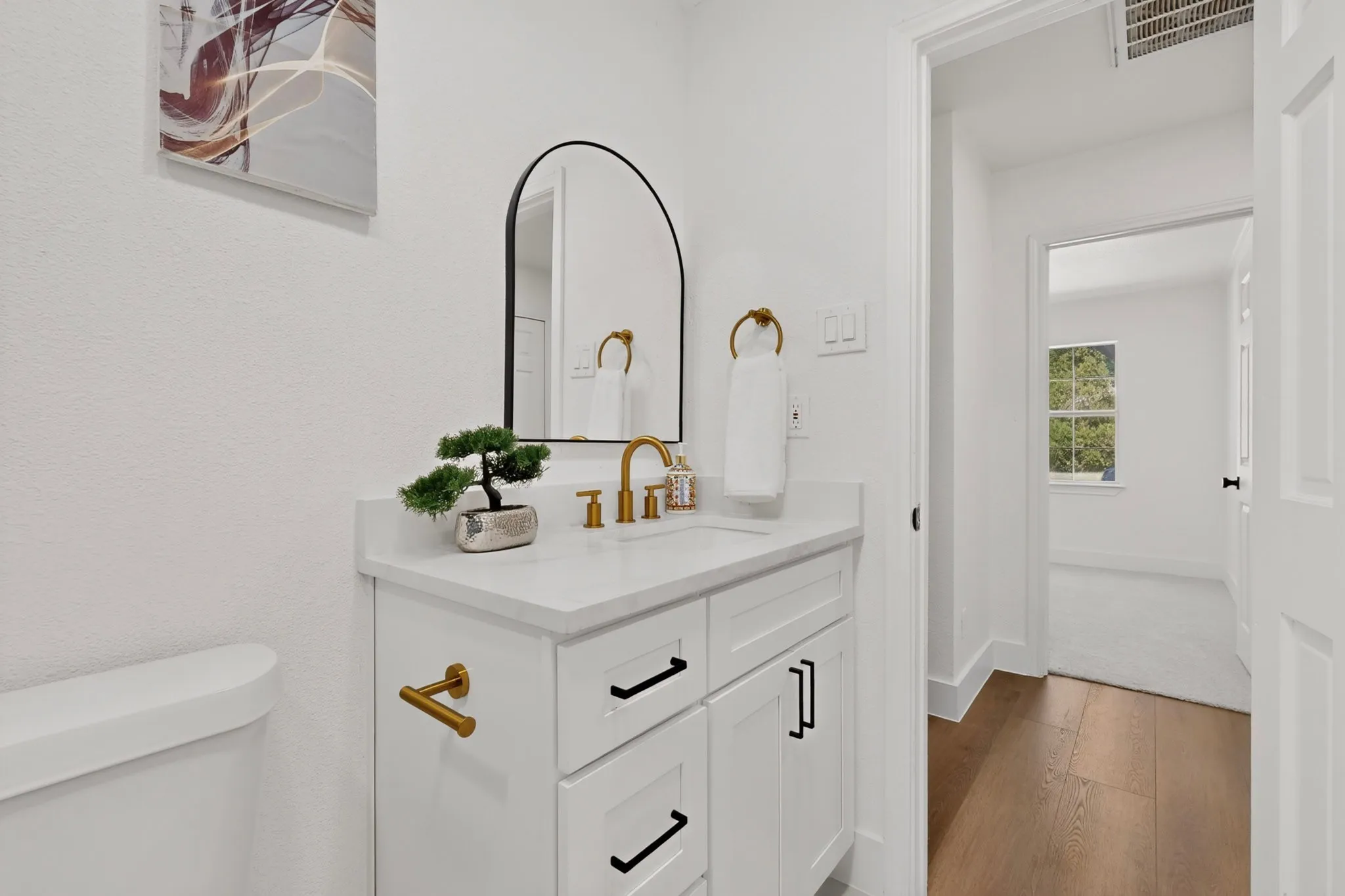 Single Family Residence For Sale in Dallas County , 516 Clover Lane, Garland, Texas 75043, 3 Bedroom, 2 Bathroom, 2 Garage spaces, 2,090 Sqft, built in 1972, mls#21369391, Real Estate Agent in Garland, Homes For Sale in Dallas county, Homes For Sale in Garland, Realtor in Garland Texas, Real Estate Brokerage Independent Realty Texas, Luminita Cordes Realtor