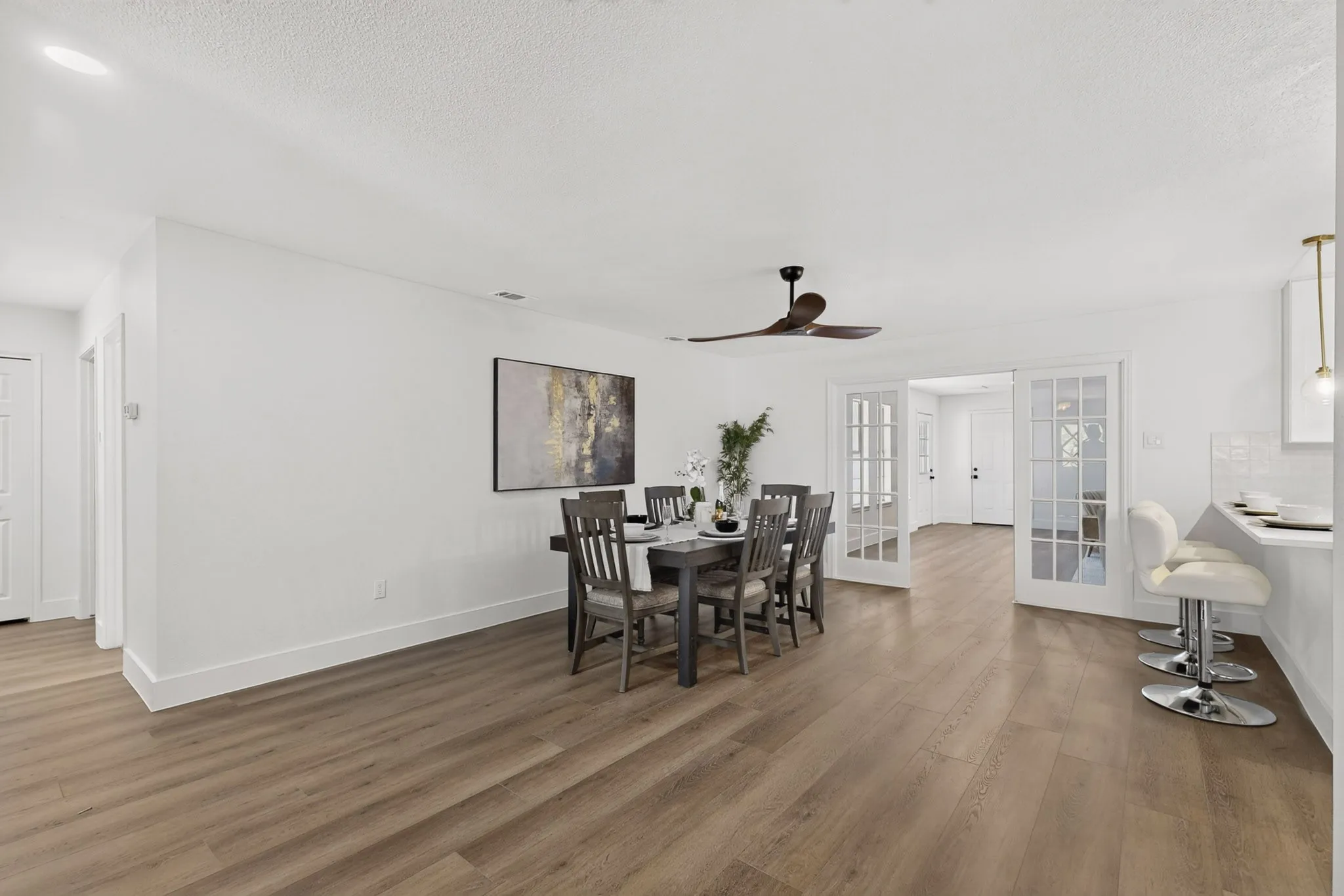 Single Family Residence For Sale in Dallas County , 516 Clover Lane, Garland, Texas 75043, 3 Bedroom, 2 Bathroom, 2 Garage spaces, 2,090 Sqft, built in 1972, mls#21369391, Real Estate Agent in Garland, Homes For Sale in Dallas county, Homes For Sale in Garland, Realtor in Garland Texas, Real Estate Brokerage Independent Realty Texas, Luminita Cordes Realtor