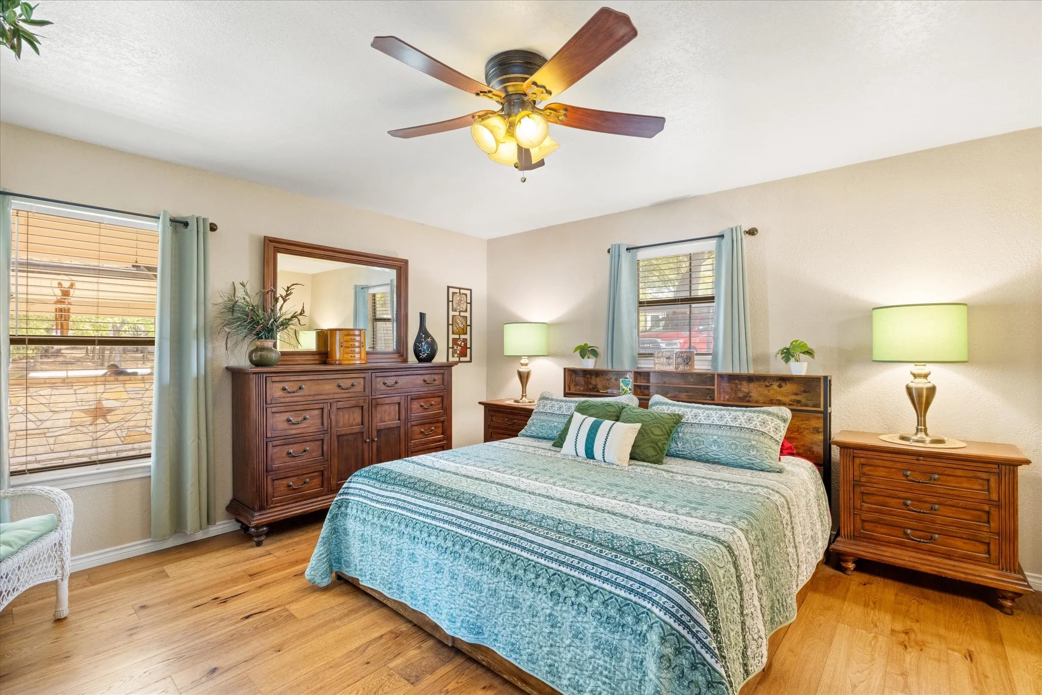 Single Family Residence For Sale in Hood County , 2537 Forest Park Drive, Granbury, Texas 76048, 2 Bedroom, 2 Bathroom, 2 Garage spaces, 1,623 Sqft, built in 1984, mls#21374459, Real Estate Agent in Granbury, Homes For Sale in Hood county, Homes For Sale in Granbury, Realtor in Granbury Texas, Real Estate Brokerage Independent Realty Texas, Luminita Cordes Realtor