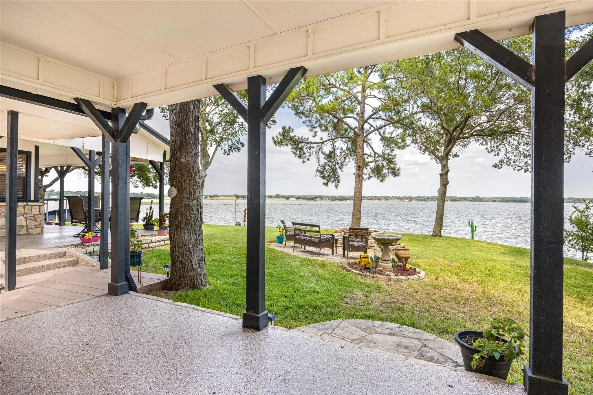 Single Family Residence For Sale in Hood County , 2537 Forest Park Drive, Granbury, Texas 76048, 2 Bedroom, 2 Bathroom, 2 Garage spaces, 1,623 Sqft, built in 1984, mls#21374459, Real Estate Agent in Granbury, Homes For Sale in Hood county, Homes For Sale in Granbury, Realtor in Granbury Texas, Real Estate Brokerage Independent Realty Texas, Luminita Cordes Realtor