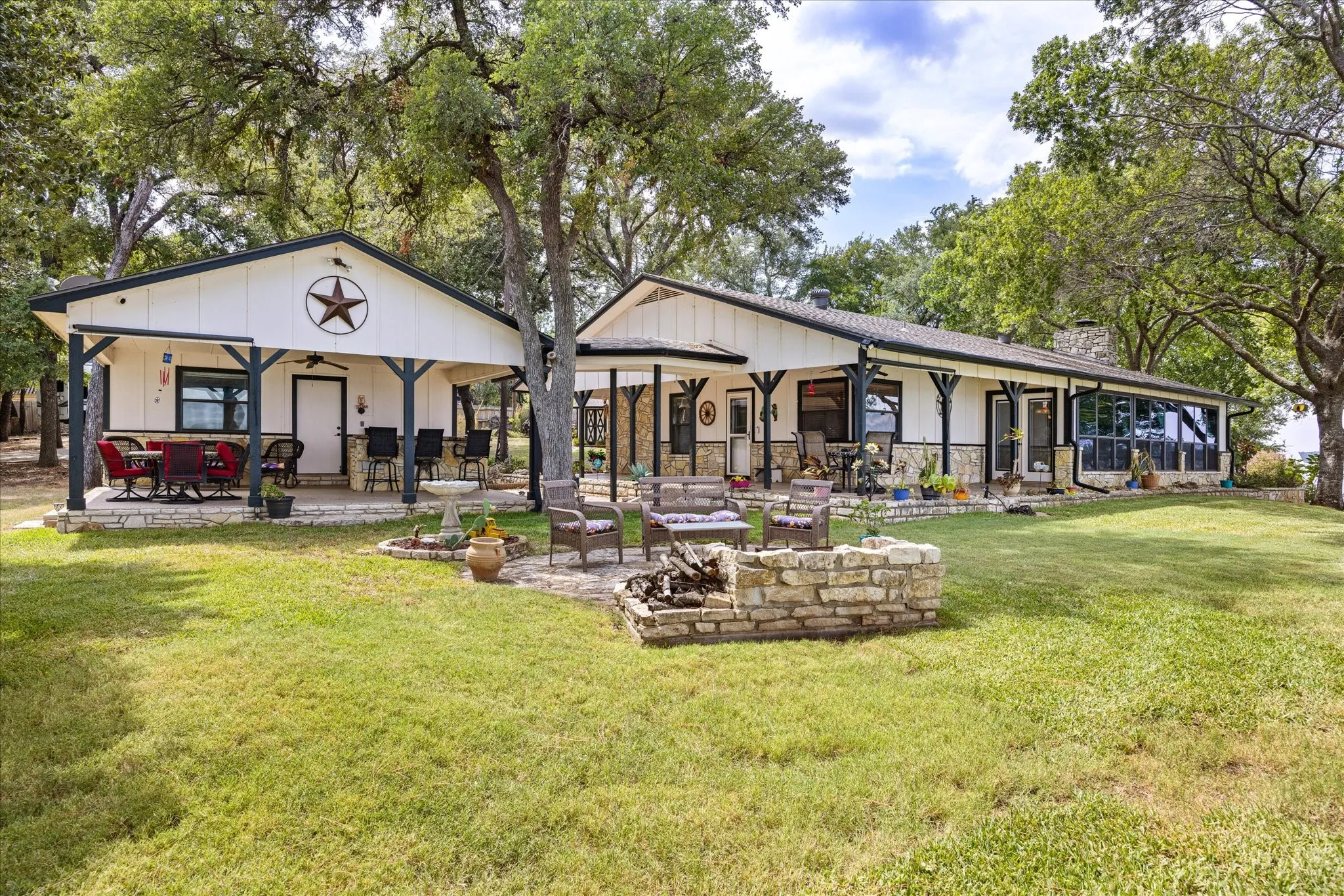 Single Family Residence For Sale in Hood County , 2537 Forest Park Drive, Granbury, Texas 76048, 2 Bedroom, 2 Bathroom, 2 Garage spaces, 1,623 Sqft, built in 1984, mls#21374459, Real Estate Agent in Granbury, Homes For Sale in Hood county, Homes For Sale in Granbury, Realtor in Granbury Texas, Real Estate Brokerage Independent Realty Texas, Luminita Cordes Realtor