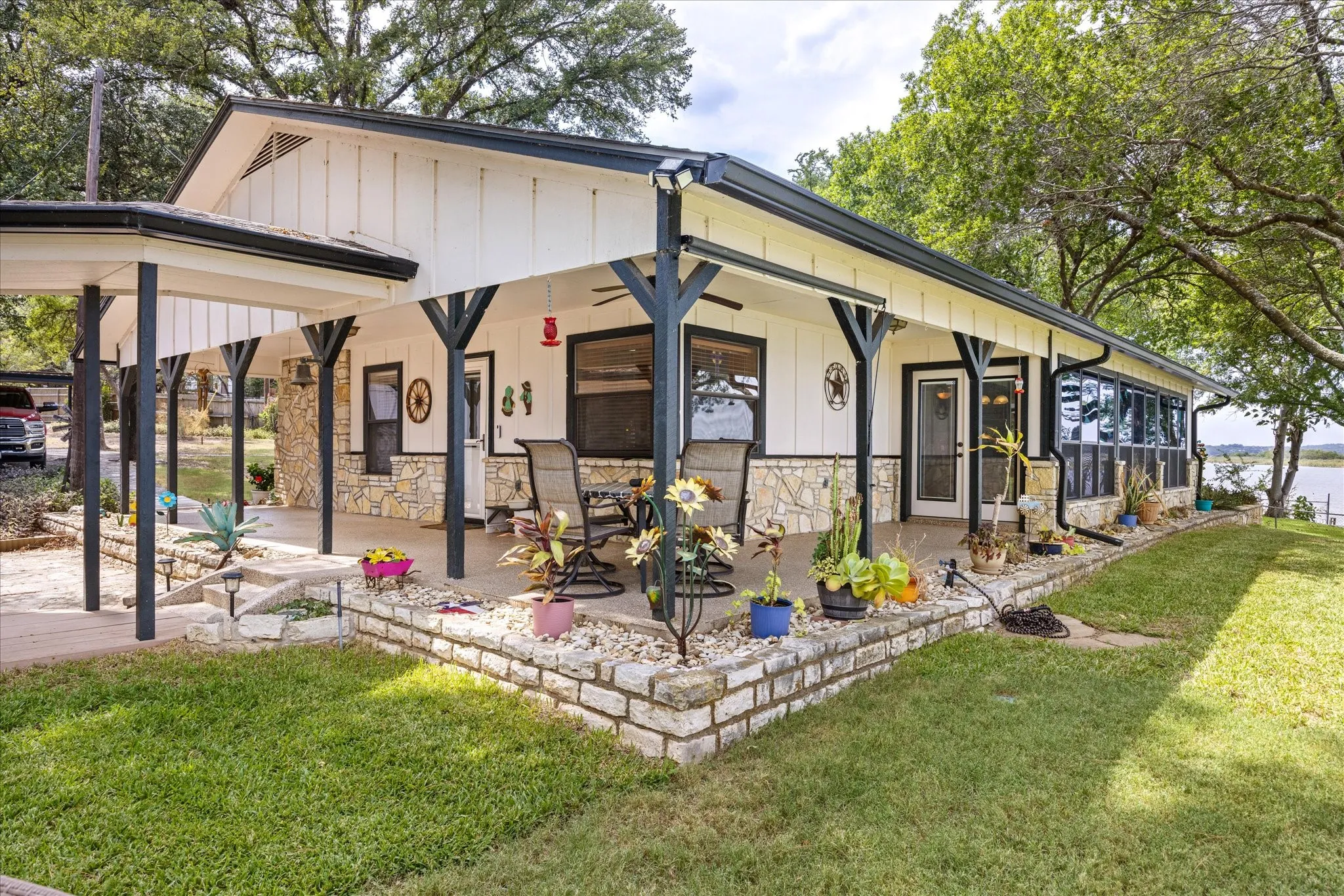 Single Family Residence For Sale in Hood County , 2537 Forest Park Drive, Granbury, Texas 76048, 2 Bedroom, 2 Bathroom, 2 Garage spaces, 1,623 Sqft, built in 1984, mls#21374459, Real Estate Agent in Granbury, Homes For Sale in Hood county, Homes For Sale in Granbury, Realtor in Granbury Texas, Real Estate Brokerage Independent Realty Texas, Luminita Cordes Realtor