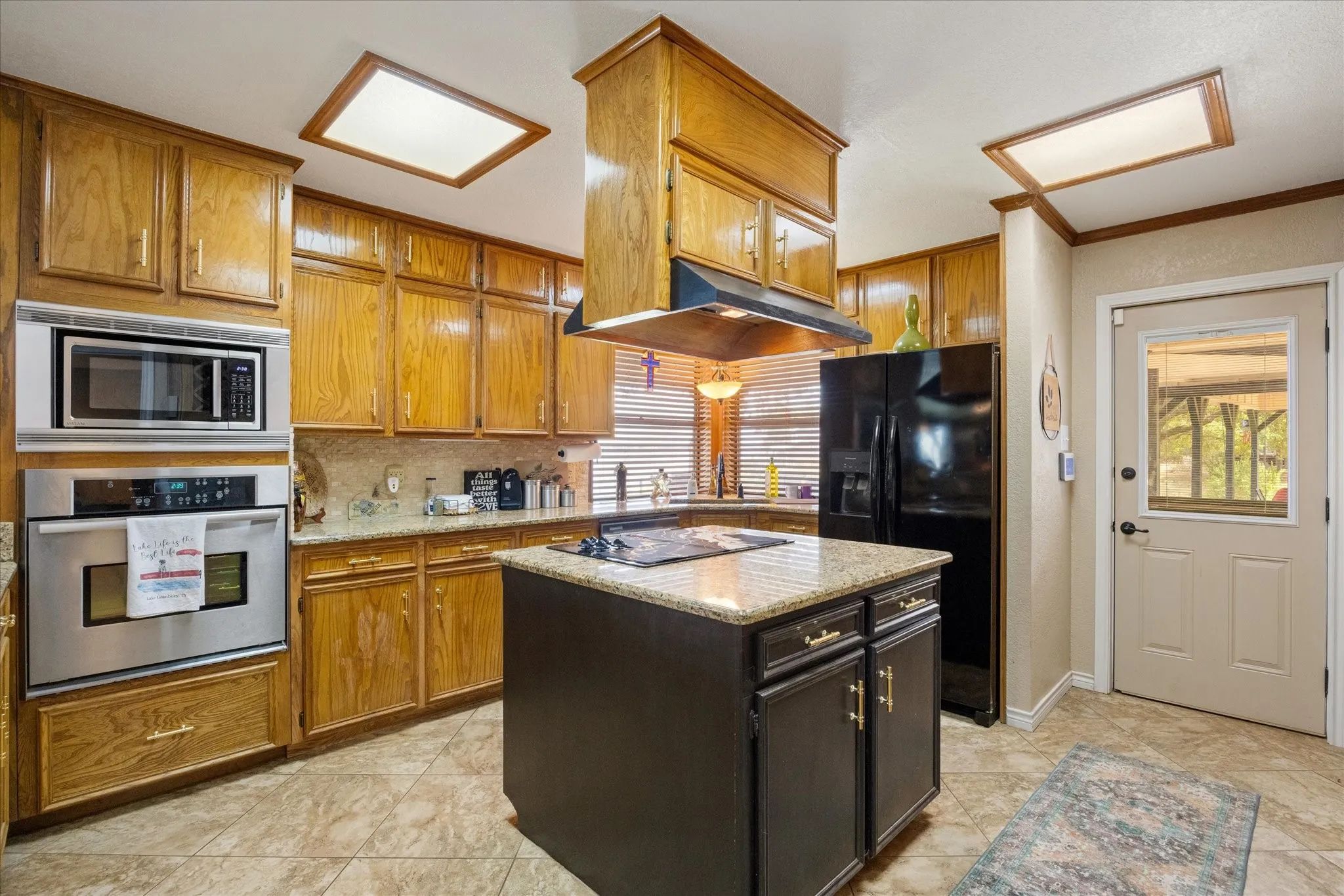 Single Family Residence For Sale in Hood County , 2537 Forest Park Drive, Granbury, Texas 76048, 2 Bedroom, 2 Bathroom, 2 Garage spaces, 1,623 Sqft, built in 1984, mls#21374459, Real Estate Agent in Granbury, Homes For Sale in Hood county, Homes For Sale in Granbury, Realtor in Granbury Texas, Real Estate Brokerage Independent Realty Texas, Luminita Cordes Realtor