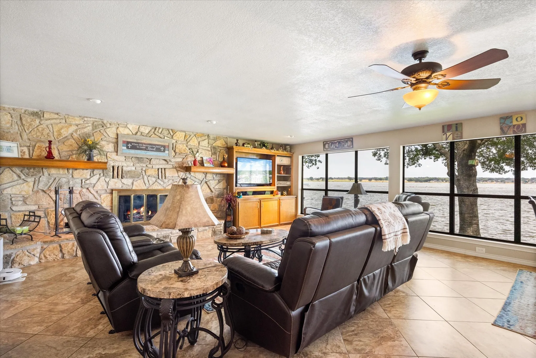 Single Family Residence For Sale in Hood County , 2537 Forest Park Drive, Granbury, Texas 76048, 2 Bedroom, 2 Bathroom, 2 Garage spaces, 1,623 Sqft, built in 1984, mls#21374459, Real Estate Agent in Granbury, Homes For Sale in Hood county, Homes For Sale in Granbury, Realtor in Granbury Texas, Real Estate Brokerage Independent Realty Texas, Luminita Cordes Realtor