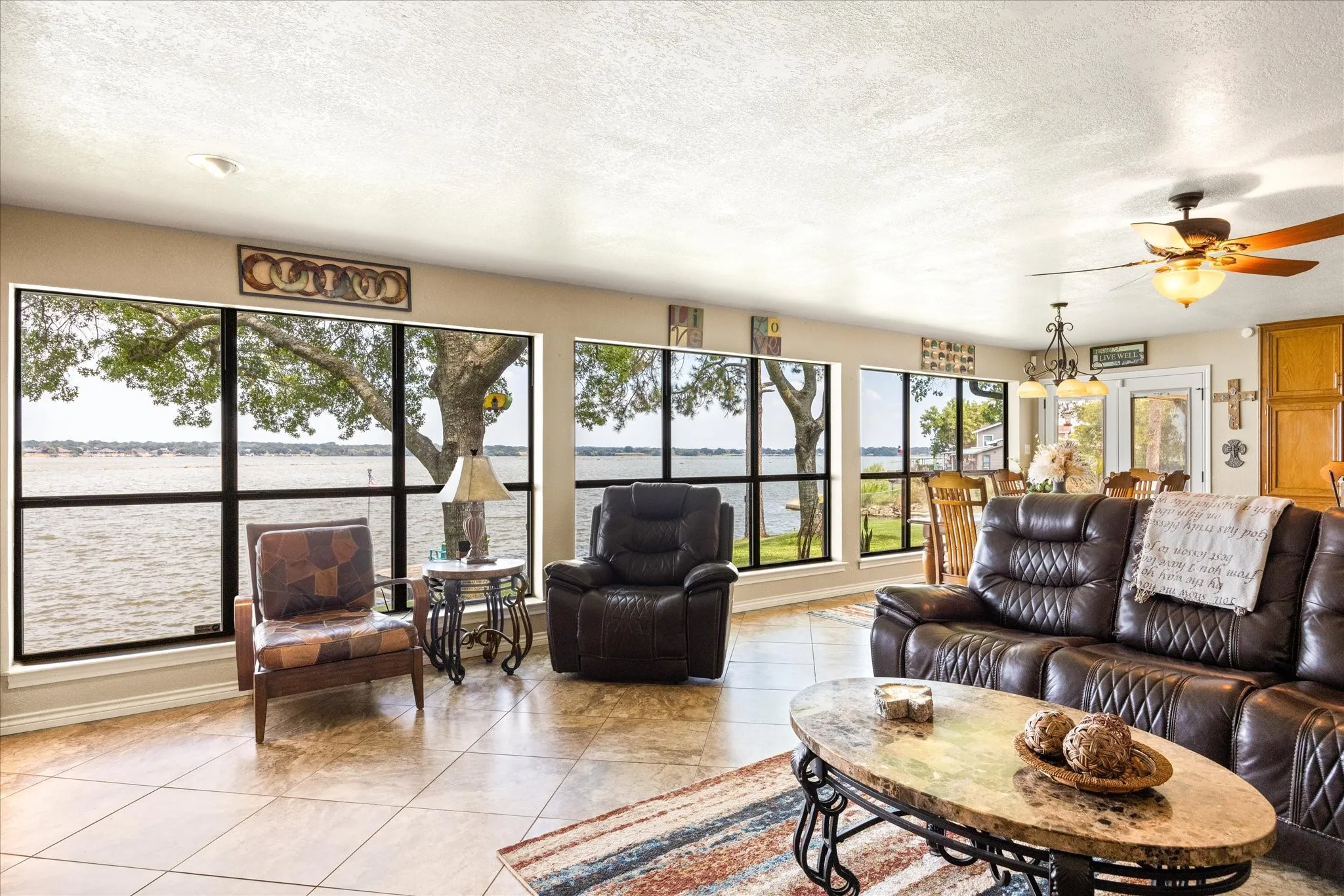 Single Family Residence For Sale in Hood County , 2537 Forest Park Drive, Granbury, Texas 76048, 2 Bedroom, 2 Bathroom, 2 Garage spaces, 1,623 Sqft, built in 1984, mls#21374459, Real Estate Agent in Granbury, Homes For Sale in Hood county, Homes For Sale in Granbury, Realtor in Granbury Texas, Real Estate Brokerage Independent Realty Texas, Luminita Cordes Realtor