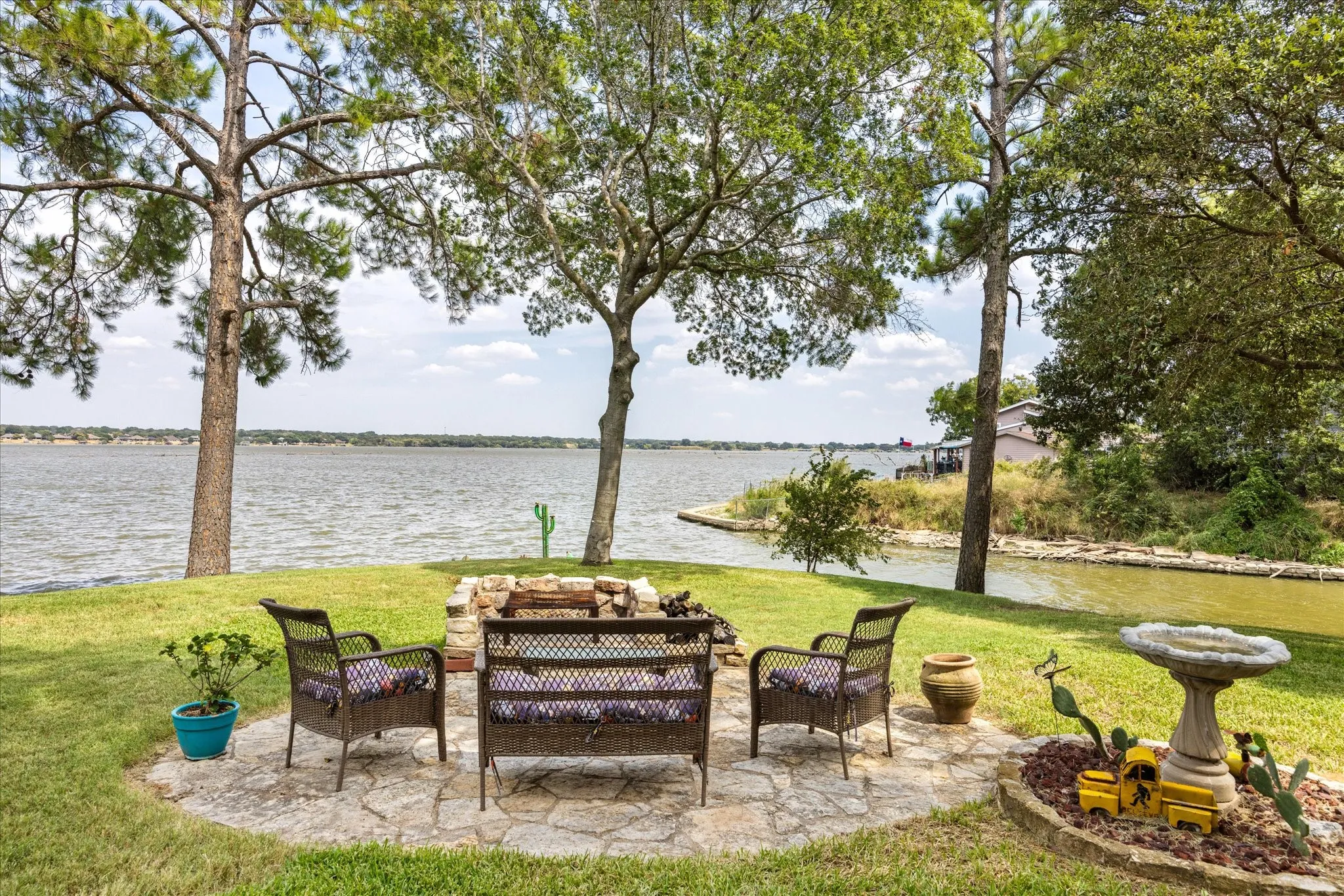 Single Family Residence For Sale in Hood County , 2537 Forest Park Drive, Granbury, Texas 76048, 2 Bedroom, 2 Bathroom, 2 Garage spaces, 1,623 Sqft, built in 1984, mls#21374459, Real Estate Agent in Granbury, Homes For Sale in Hood county, Homes For Sale in Granbury, Realtor in Granbury Texas, Real Estate Brokerage Independent Realty Texas, Luminita Cordes Realtor