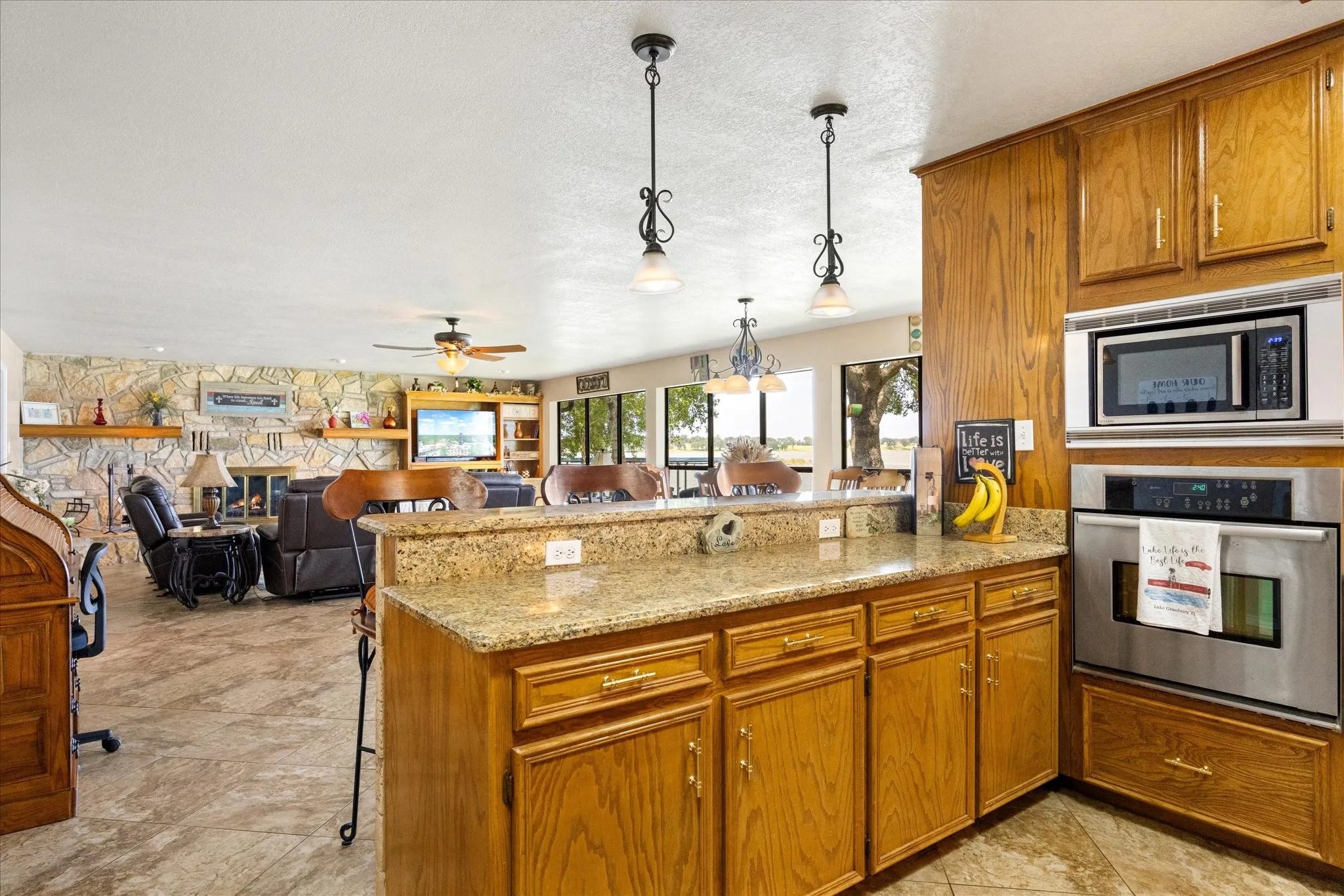 Single Family Residence For Sale in Hood County , 2537 Forest Park Drive, Granbury, Texas 76048, 2 Bedroom, 2 Bathroom, 2 Garage spaces, 1,623 Sqft, built in 1984, mls#21374459, Real Estate Agent in Granbury, Homes For Sale in Hood county, Homes For Sale in Granbury, Realtor in Granbury Texas, Real Estate Brokerage Independent Realty Texas, Luminita Cordes Realtor