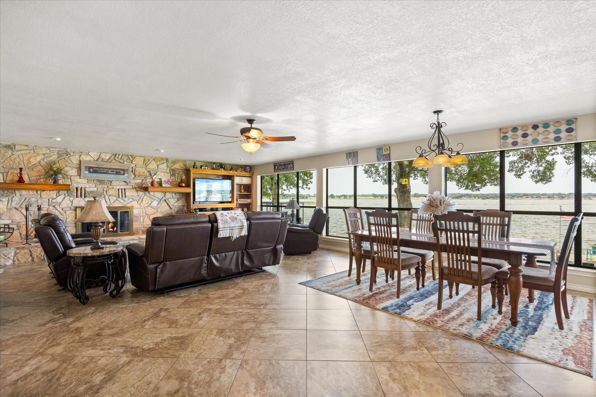 Single Family Residence For Sale in Hood County , 2537 Forest Park Drive, Granbury, Texas 76048, 2 Bedroom, 2 Bathroom, 2 Garage spaces, 1,623 Sqft, built in 1984, mls#21374459, Real Estate Agent in Granbury, Homes For Sale in Hood county, Homes For Sale in Granbury, Realtor in Granbury Texas, Real Estate Brokerage Independent Realty Texas, Luminita Cordes Realtor