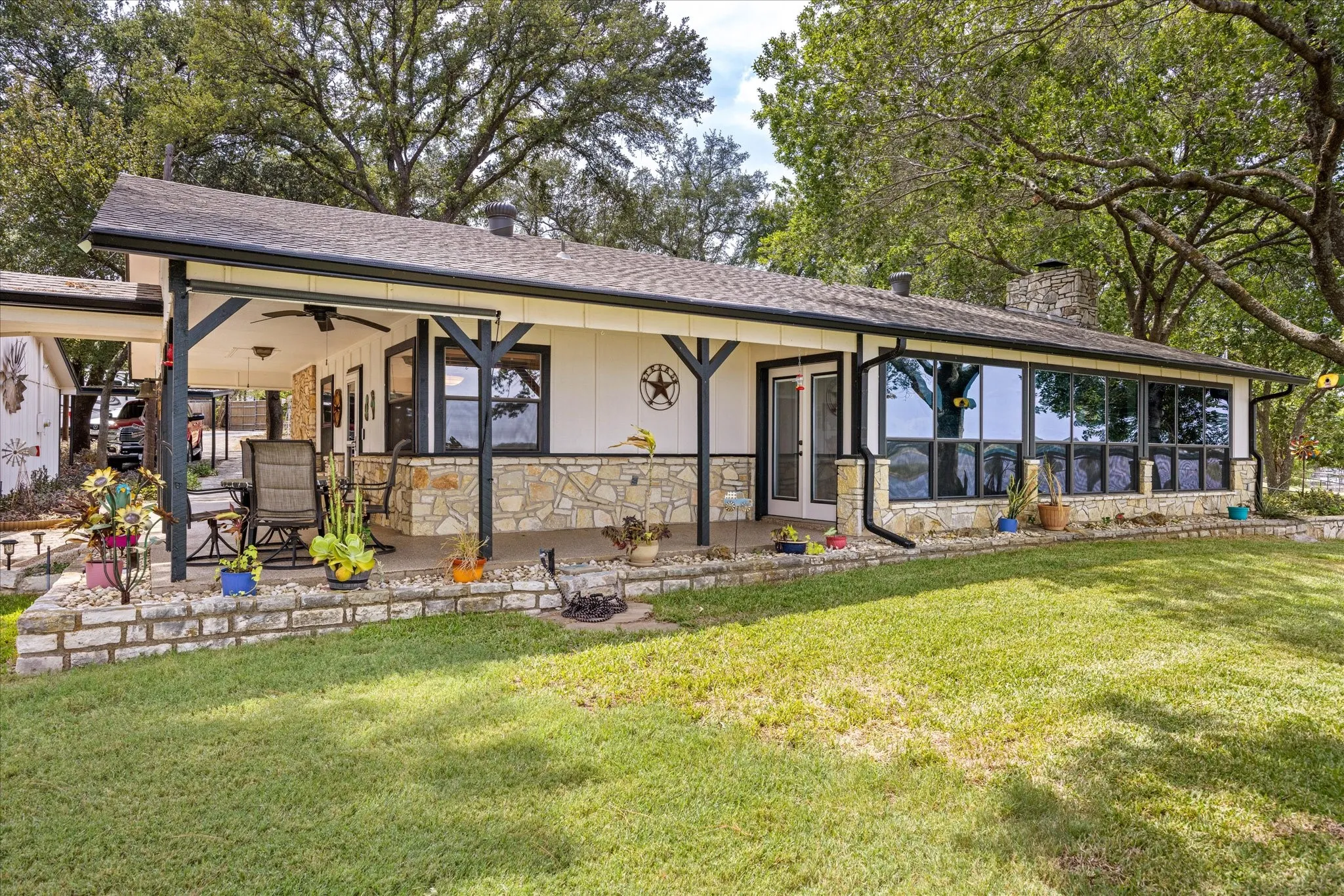 Single Family Residence For Sale in Hood County , 2537 Forest Park Drive, Granbury, Texas 76048, 2 Bedroom, 2 Bathroom, 2 Garage spaces, 1,623 Sqft, built in 1984, mls#21374459, Real Estate Agent in Granbury, Homes For Sale in Hood county, Homes For Sale in Granbury, Realtor in Granbury Texas, Real Estate Brokerage Independent Realty Texas, Luminita Cordes Realtor