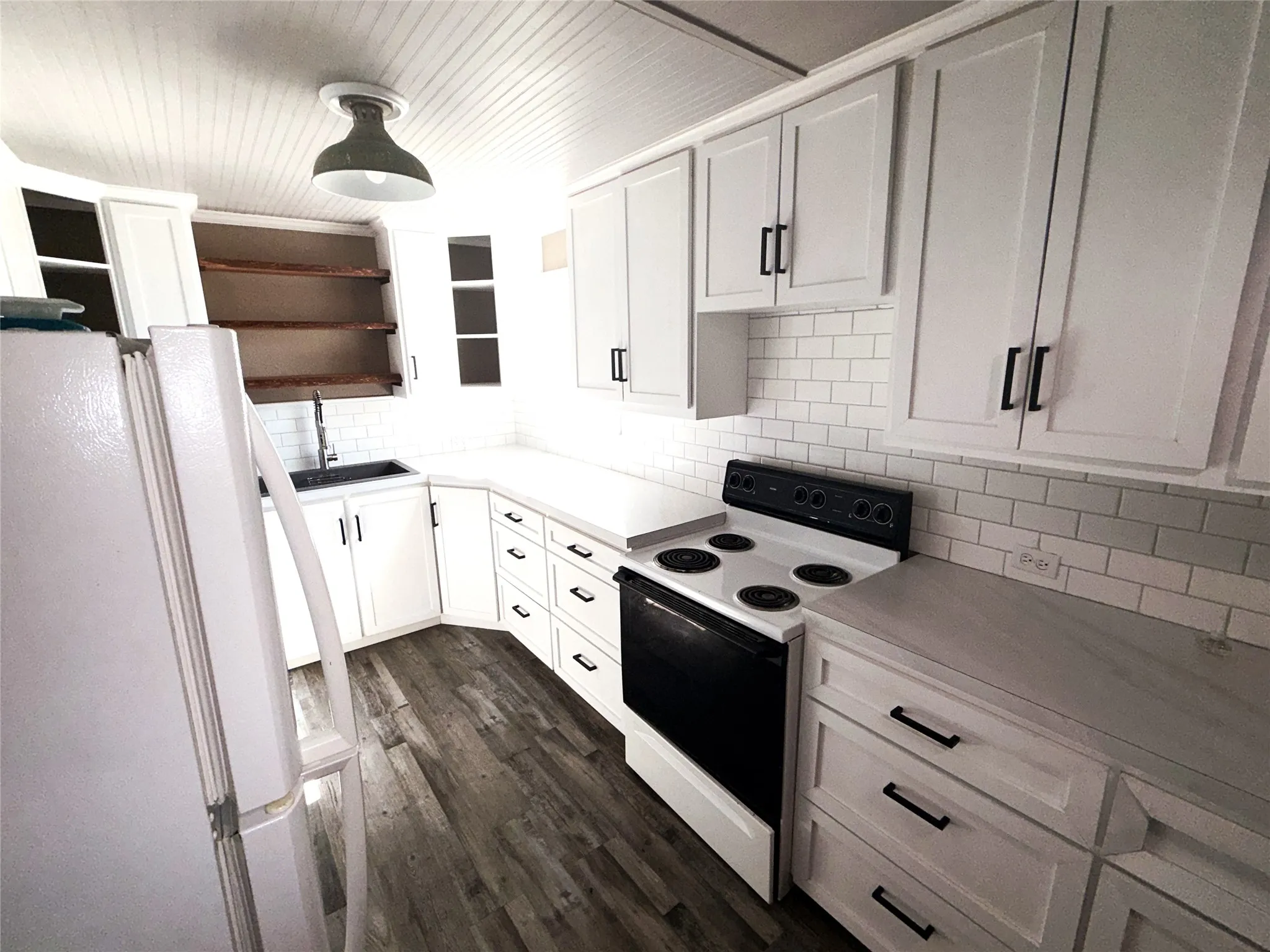 Single Family Residence For Sale in Eastland County , 1211 W 12th Street, Cisco, Texas 76437, 2 Bedroom, 1 Bathroom, Garage spaces, 1,096 Sqft, built in 1950, mls#21374738, Real Estate Agent in Cisco, Homes For Sale in Eastland county, Homes For Sale in Cisco, Realtor in Cisco Texas, Real Estate Brokerage Independent Realty Texas, Luminita Cordes Realtor