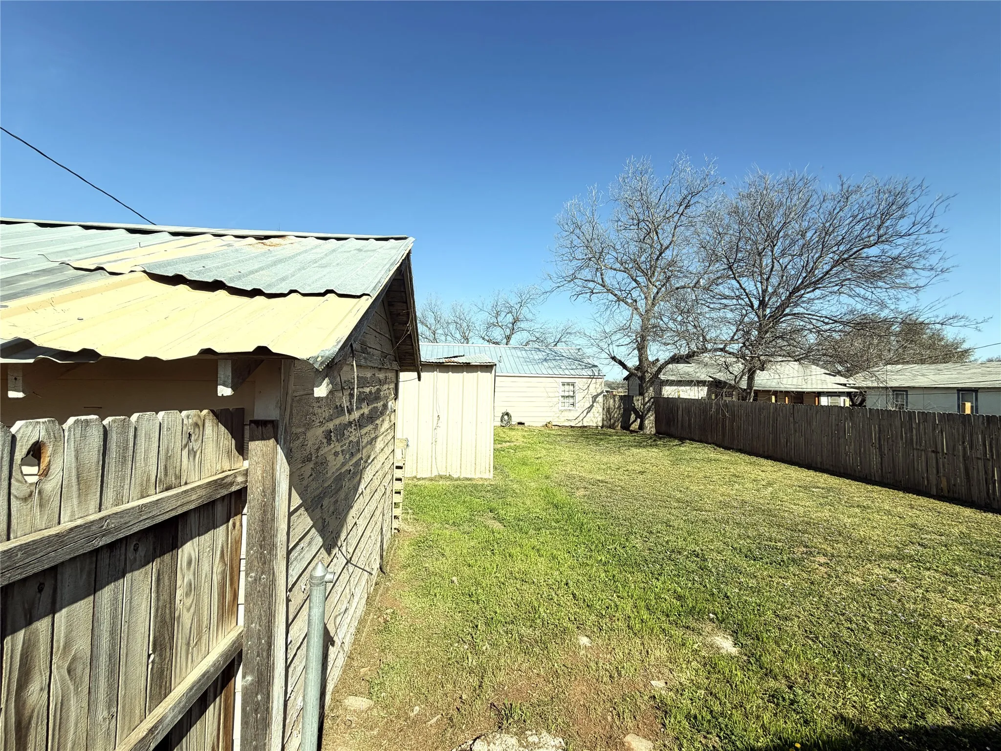 Single Family Residence For Sale in Eastland County , 1211 W 12th Street, Cisco, Texas 76437, 2 Bedroom, 1 Bathroom, Garage spaces, 1,096 Sqft, built in 1950, mls#21374738, Real Estate Agent in Cisco, Homes For Sale in Eastland county, Homes For Sale in Cisco, Realtor in Cisco Texas, Real Estate Brokerage Independent Realty Texas, Luminita Cordes Realtor