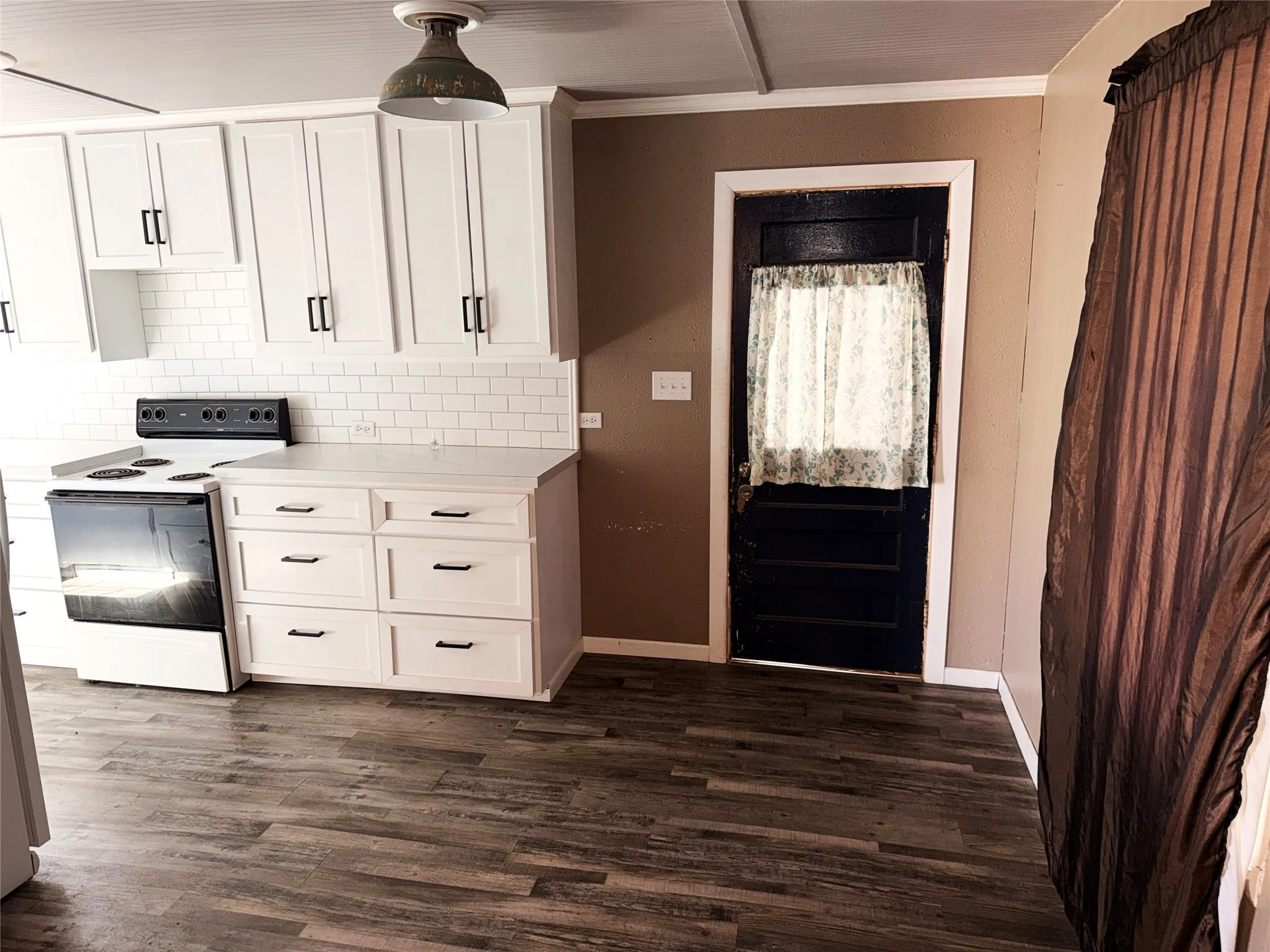 Single Family Residence For Sale in Eastland County , 1211 W 12th Street, Cisco, Texas 76437, 2 Bedroom, 1 Bathroom, Garage spaces, 1,096 Sqft, built in 1950, mls#21374738, Real Estate Agent in Cisco, Homes For Sale in Eastland county, Homes For Sale in Cisco, Realtor in Cisco Texas, Real Estate Brokerage Independent Realty Texas, Luminita Cordes Realtor