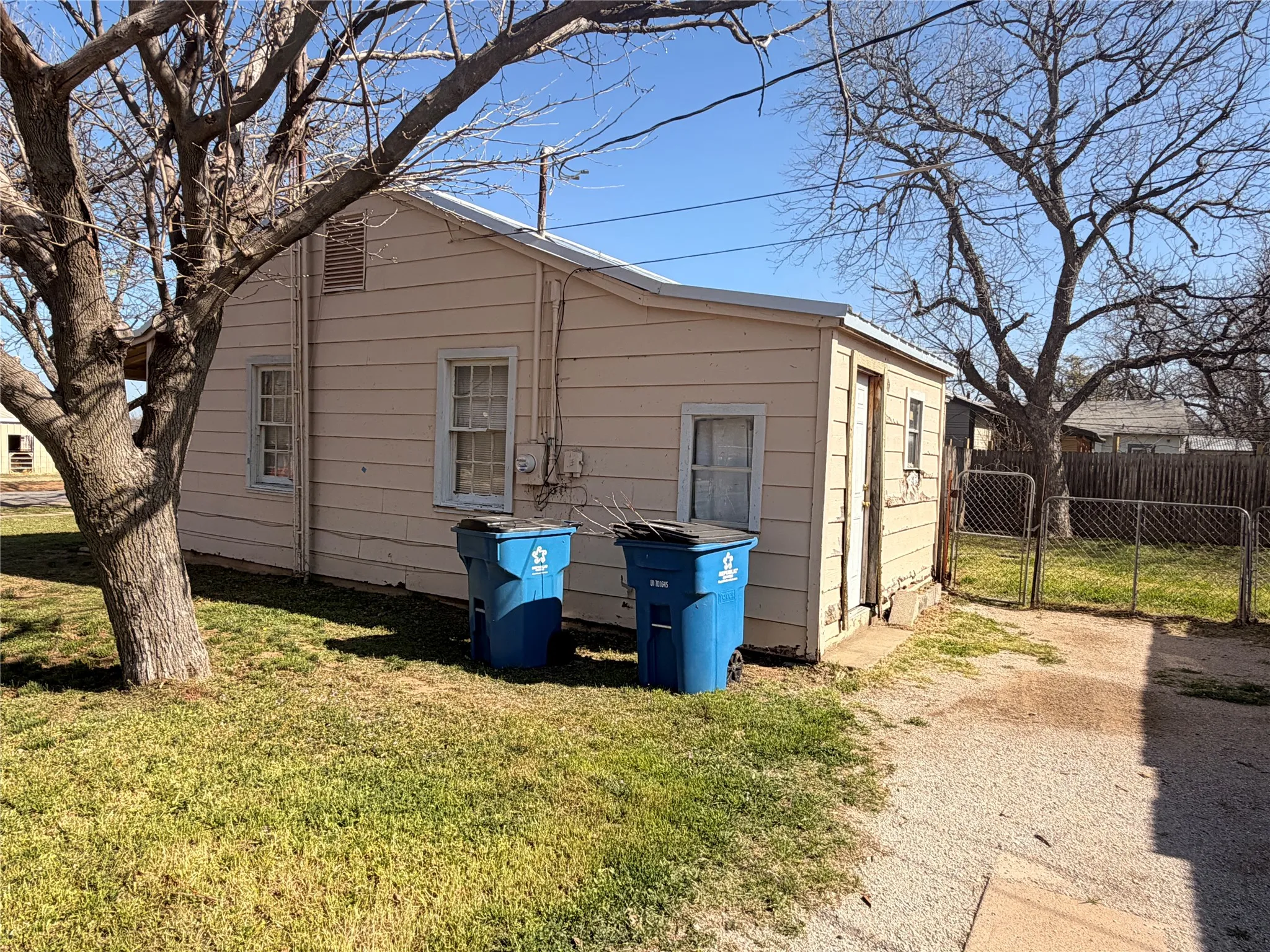 Single Family Residence For Sale in Eastland County , 1211 W 12th Street, Cisco, Texas 76437, 2 Bedroom, 1 Bathroom, Garage spaces, 1,096 Sqft, built in 1950, mls#21374738, Real Estate Agent in Cisco, Homes For Sale in Eastland county, Homes For Sale in Cisco, Realtor in Cisco Texas, Real Estate Brokerage Independent Realty Texas, Luminita Cordes Realtor
