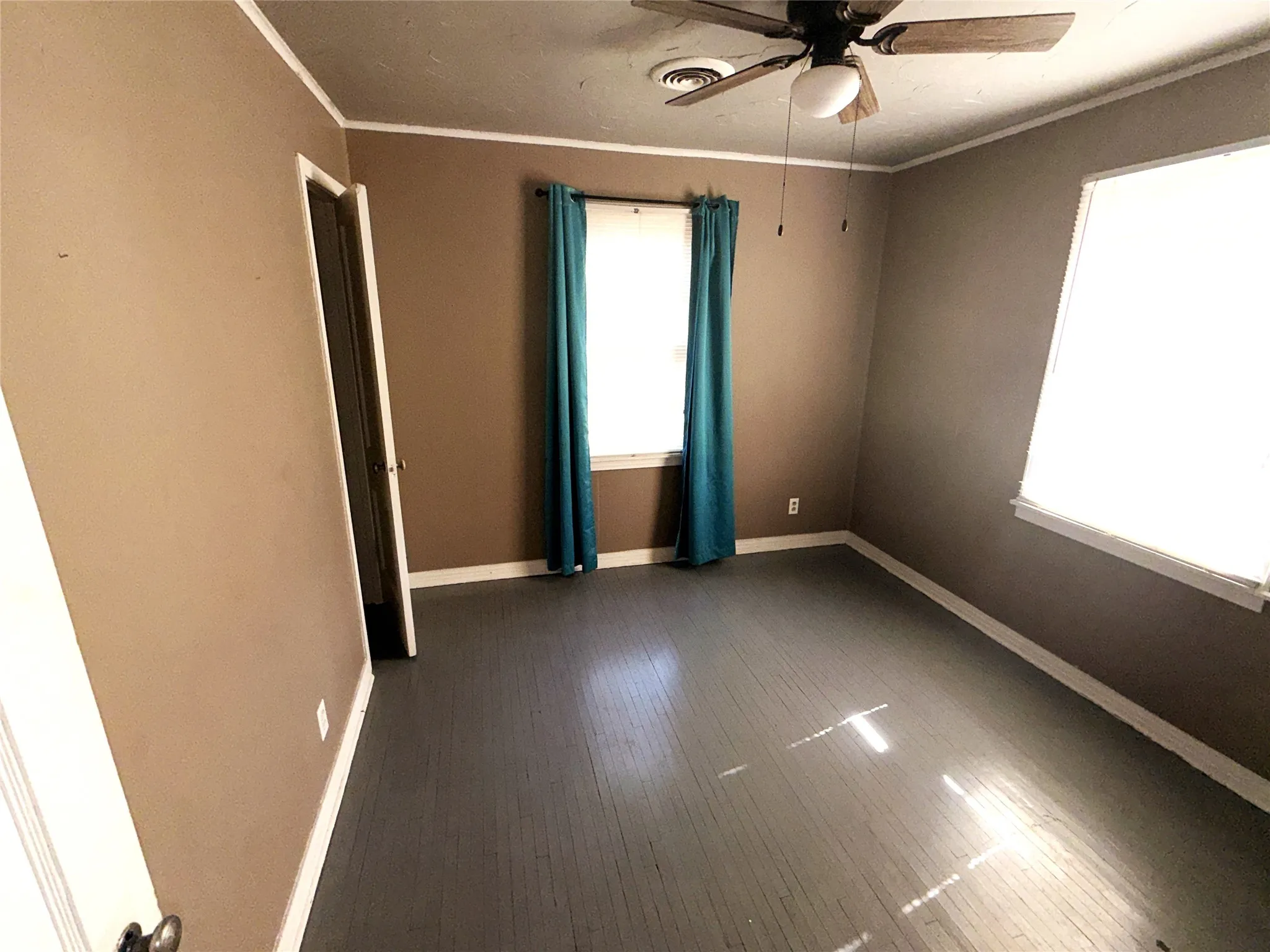 Single Family Residence For Sale in Eastland County , 1211 W 12th Street, Cisco, Texas 76437, 2 Bedroom, 1 Bathroom, Garage spaces, 1,096 Sqft, built in 1950, mls#21374738, Real Estate Agent in Cisco, Homes For Sale in Eastland county, Homes For Sale in Cisco, Realtor in Cisco Texas, Real Estate Brokerage Independent Realty Texas, Luminita Cordes Realtor