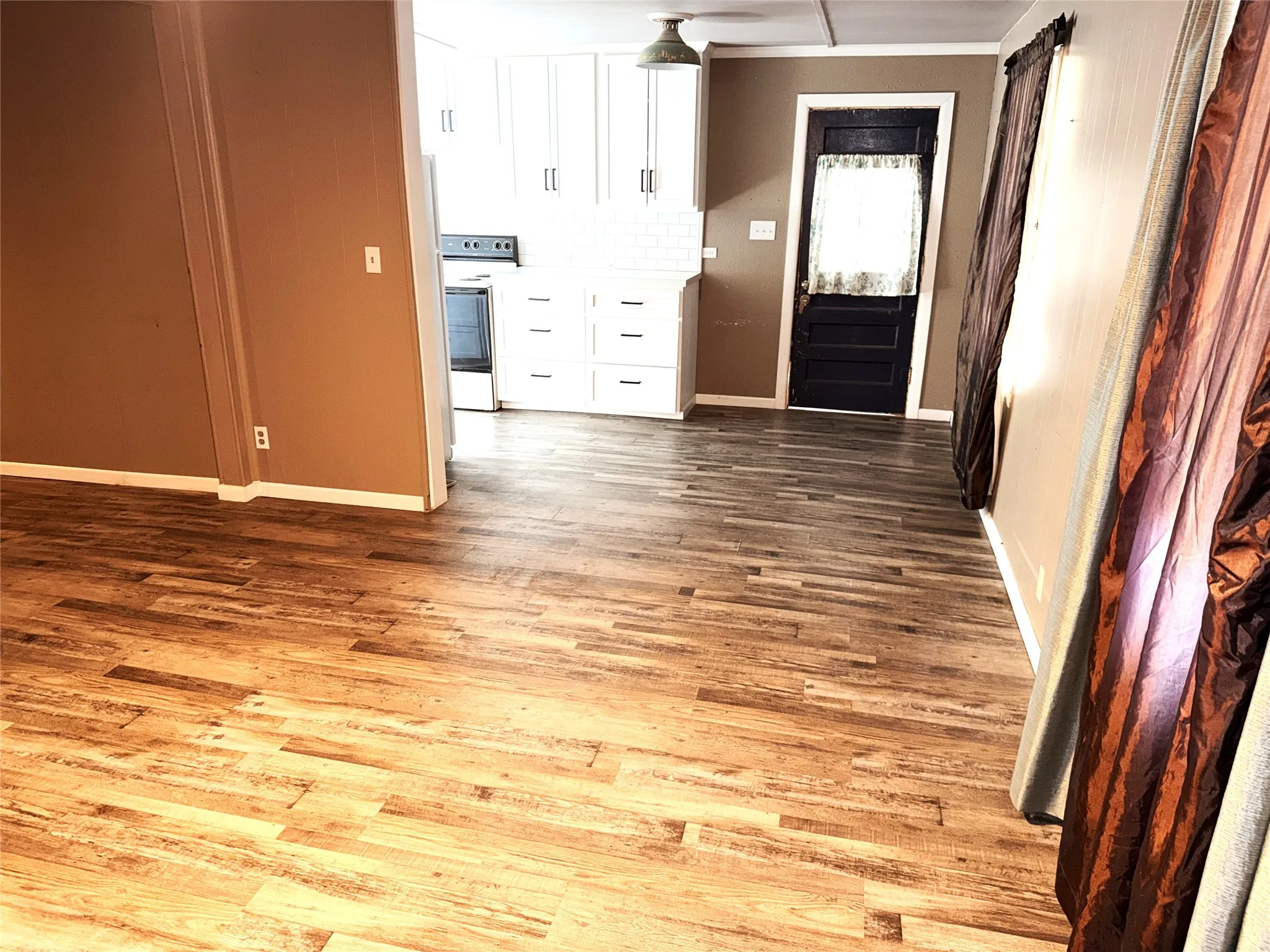 Single Family Residence For Sale in Eastland County , 1211 W 12th Street, Cisco, Texas 76437, 2 Bedroom, 1 Bathroom, Garage spaces, 1,096 Sqft, built in 1950, mls#21374738, Real Estate Agent in Cisco, Homes For Sale in Eastland county, Homes For Sale in Cisco, Realtor in Cisco Texas, Real Estate Brokerage Independent Realty Texas, Luminita Cordes Realtor