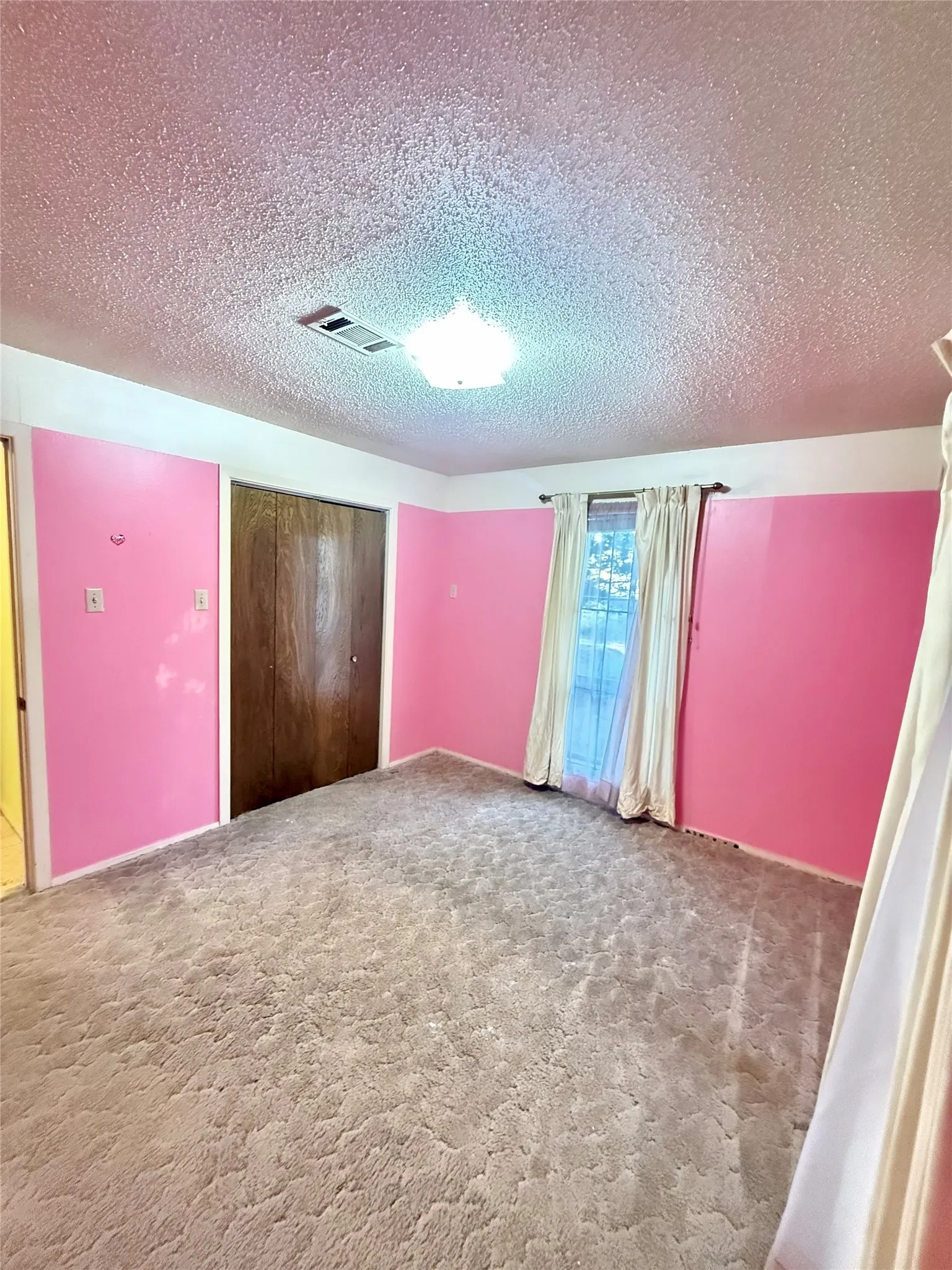 Single Family Residence For Sale in Red River (TX) County , 701 W 9TH Street, Clarksville, Texas 75426, 3 Bedroom, 2 Bathroom, 2 Garage spaces, 1,596 Sqft, built in 1971, mls#21374698, Real Estate Agent in Clarksville, Homes For Sale in Red River (TX) county, Homes For Sale in Clarksville, Realtor in Clarksville Texas, Real Estate Brokerage Independent Realty Texas, Luminita Cordes Realtor