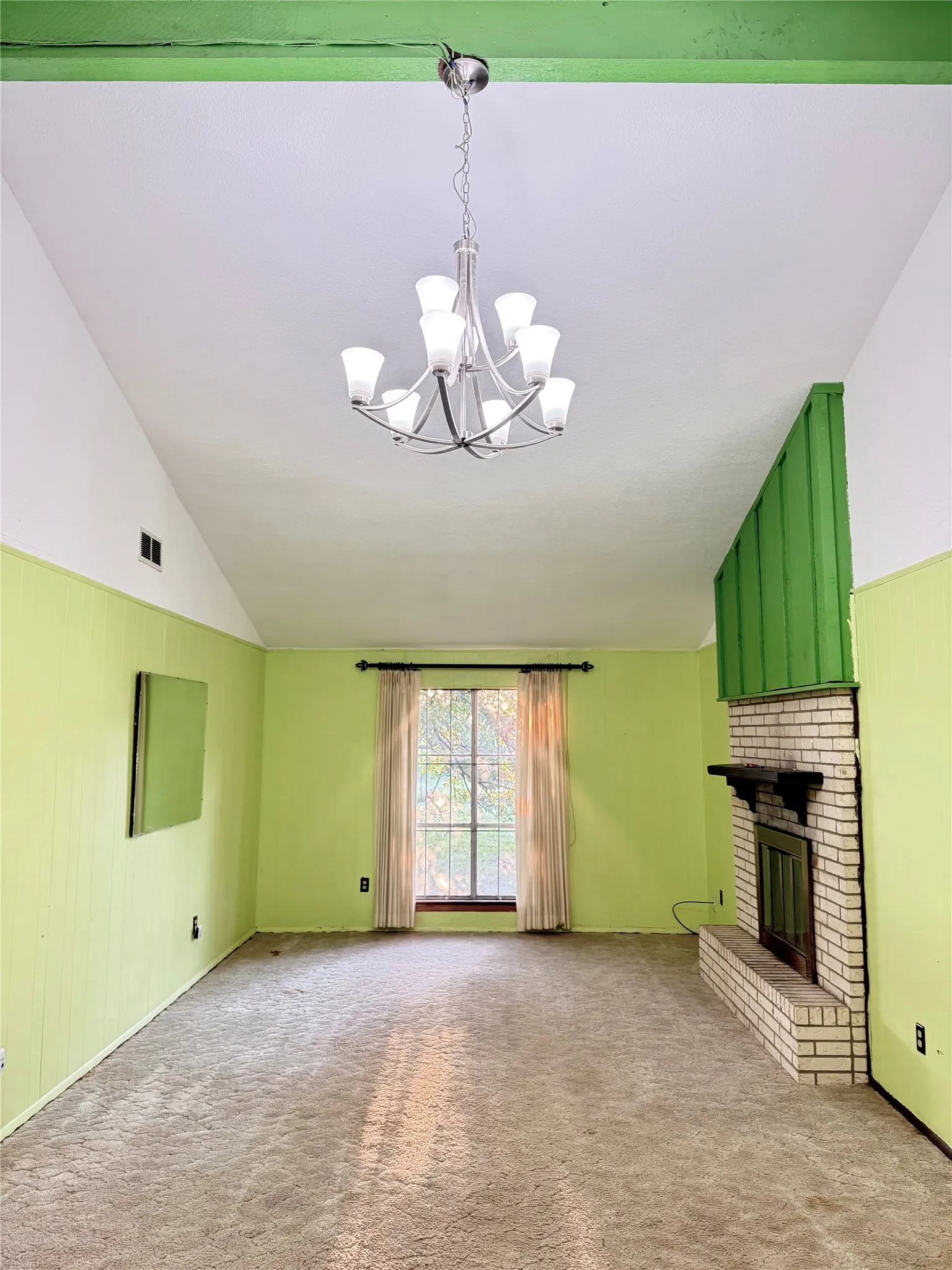Single Family Residence For Sale in Red River (TX) County , 701 W 9TH Street, Clarksville, Texas 75426, 3 Bedroom, 2 Bathroom, 2 Garage spaces, 1,596 Sqft, built in 1971, mls#21374698, Real Estate Agent in Clarksville, Homes For Sale in Red River (TX) county, Homes For Sale in Clarksville, Realtor in Clarksville Texas, Real Estate Brokerage Independent Realty Texas, Luminita Cordes Realtor