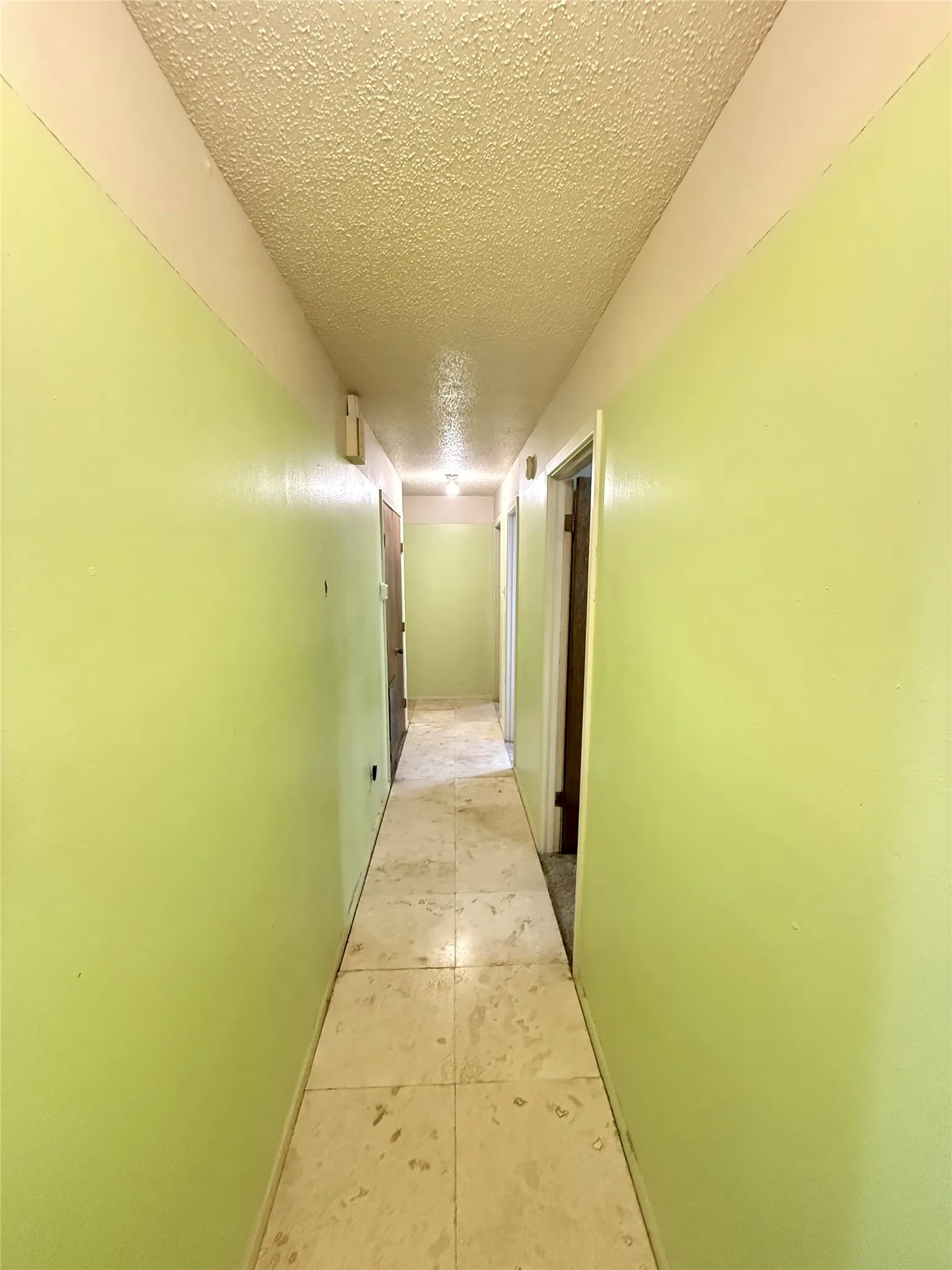 Single Family Residence For Sale in Red River (TX) County , 701 W 9TH Street, Clarksville, Texas 75426, 3 Bedroom, 2 Bathroom, 2 Garage spaces, 1,596 Sqft, built in 1971, mls#21374698, Real Estate Agent in Clarksville, Homes For Sale in Red River (TX) county, Homes For Sale in Clarksville, Realtor in Clarksville Texas, Real Estate Brokerage Independent Realty Texas, Luminita Cordes Realtor