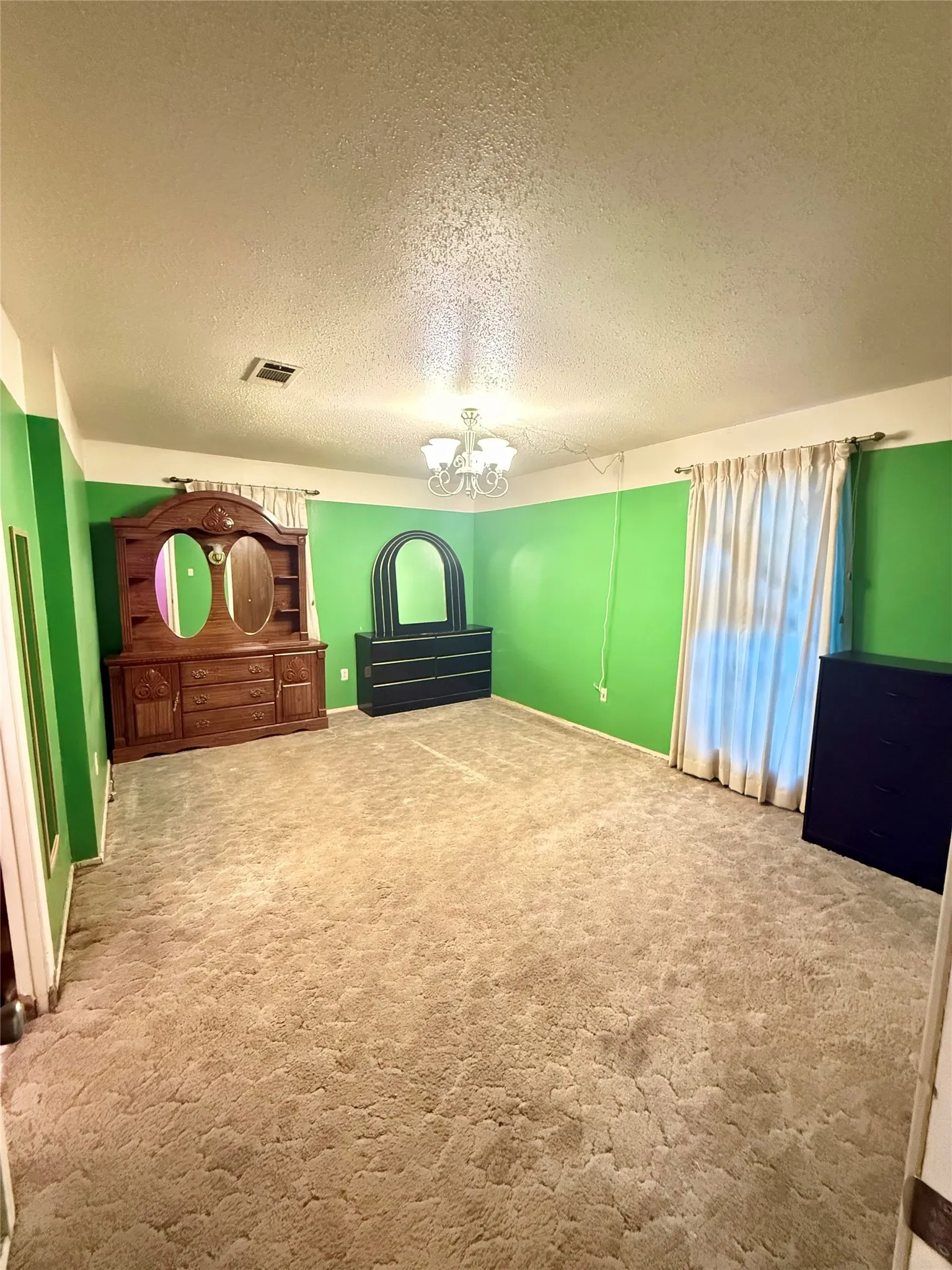 Single Family Residence For Sale in Red River (TX) County , 701 W 9TH Street, Clarksville, Texas 75426, 3 Bedroom, 2 Bathroom, 2 Garage spaces, 1,596 Sqft, built in 1971, mls#21374698, Real Estate Agent in Clarksville, Homes For Sale in Red River (TX) county, Homes For Sale in Clarksville, Realtor in Clarksville Texas, Real Estate Brokerage Independent Realty Texas, Luminita Cordes Realtor