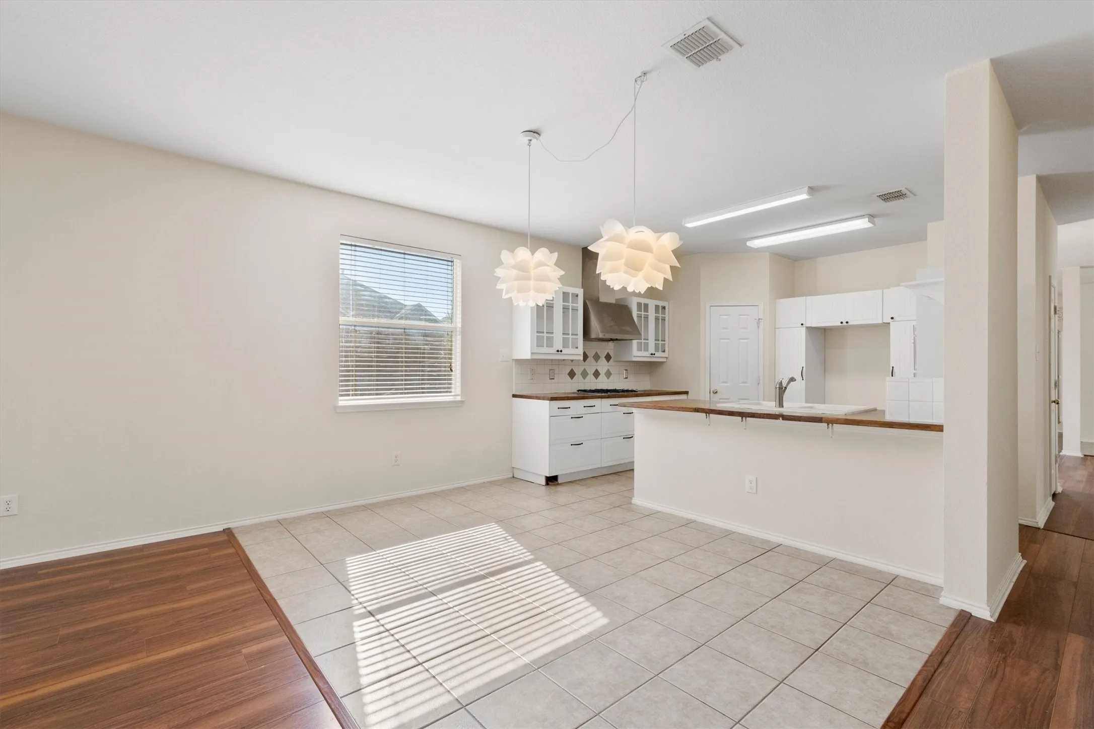 Single Family Residence For Rent in Collin County , 3101 Paradise Valley Drive, Plano, Texas 75025, 4 Bedroom, 2 Bathroom, 2 Garage spaces, 2,297 Sqft, built in 2001, mls#21369305, Real Estate Agent in Plano, Homes For Rent in Collin county, Homes For Rent in Plano, Realtor in Plano Texas, Real Estate Brokerage Independent Realty Texas, Luminita Cordes Realtor