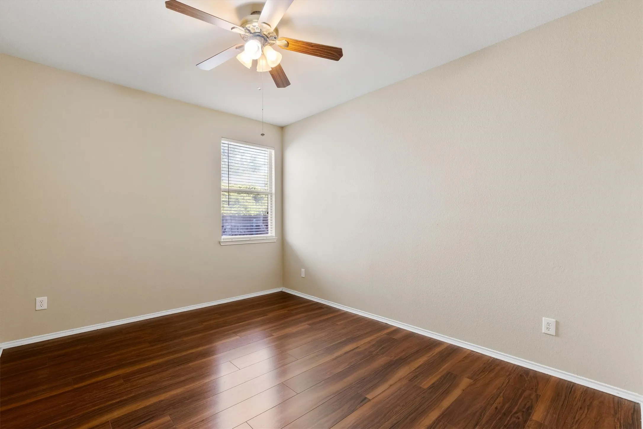 Single Family Residence For Rent in Collin County , 3101 Paradise Valley Drive, Plano, Texas 75025, 4 Bedroom, 2 Bathroom, 2 Garage spaces, 2,297 Sqft, built in 2001, mls#21369305, Real Estate Agent in Plano, Homes For Rent in Collin county, Homes For Rent in Plano, Realtor in Plano Texas, Real Estate Brokerage Independent Realty Texas, Luminita Cordes Realtor