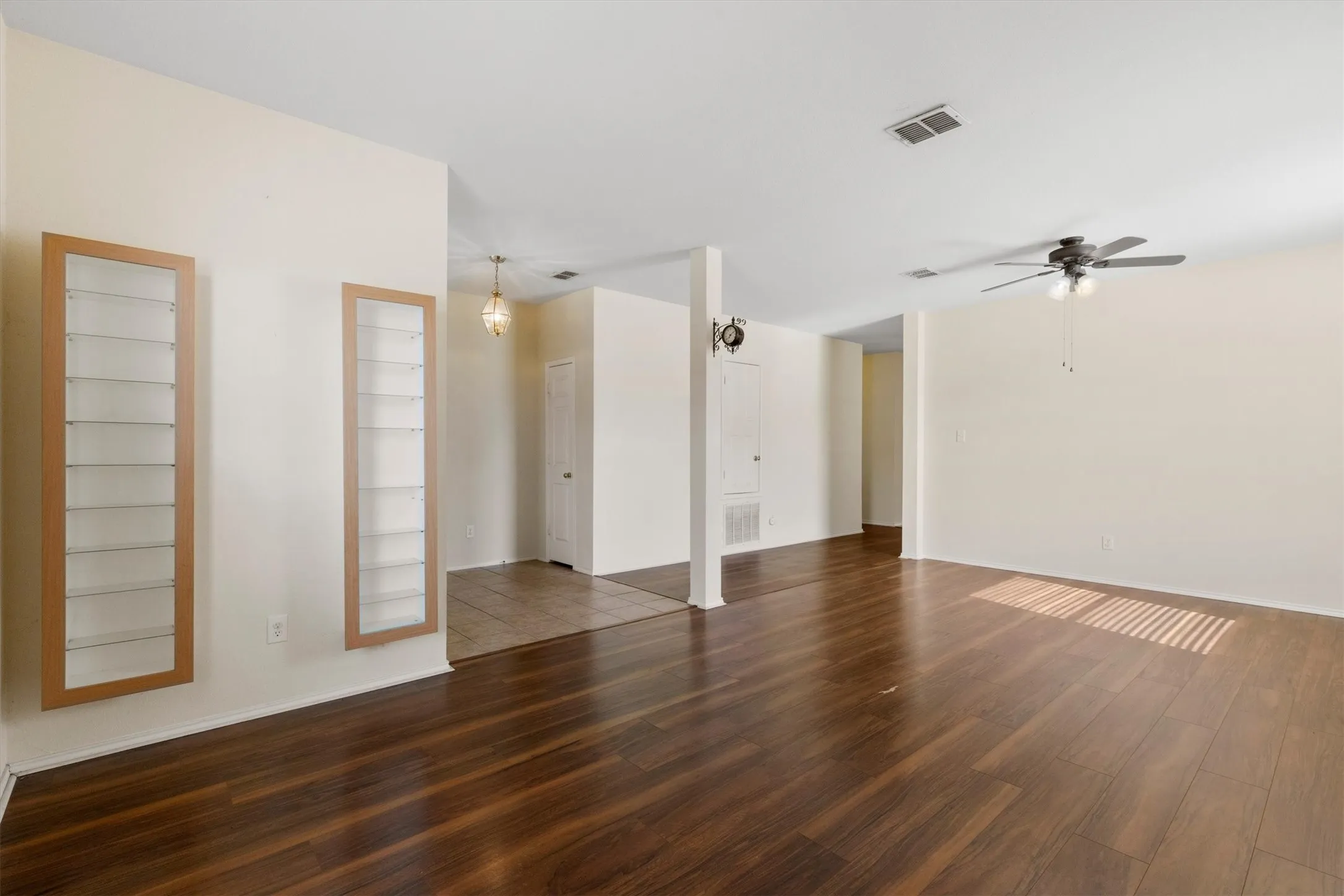 Single Family Residence For Rent in Collin County , 3101 Paradise Valley Drive, Plano, Texas 75025, 4 Bedroom, 2 Bathroom, 2 Garage spaces, 2,297 Sqft, built in 2001, mls#21369305, Real Estate Agent in Plano, Homes For Rent in Collin county, Homes For Rent in Plano, Realtor in Plano Texas, Real Estate Brokerage Independent Realty Texas, Luminita Cordes Realtor