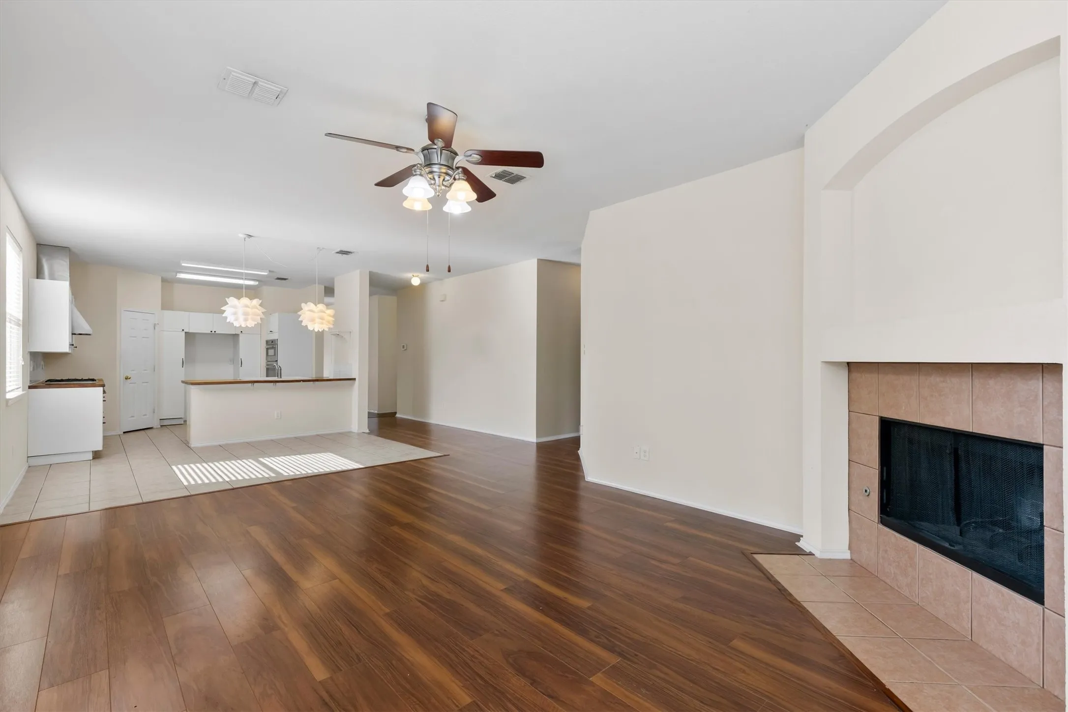 Single Family Residence For Rent in Collin County , 3101 Paradise Valley Drive, Plano, Texas 75025, 4 Bedroom, 2 Bathroom, 2 Garage spaces, 2,297 Sqft, built in 2001, mls#21369305, Real Estate Agent in Plano, Homes For Rent in Collin county, Homes For Rent in Plano, Realtor in Plano Texas, Real Estate Brokerage Independent Realty Texas, Luminita Cordes Realtor