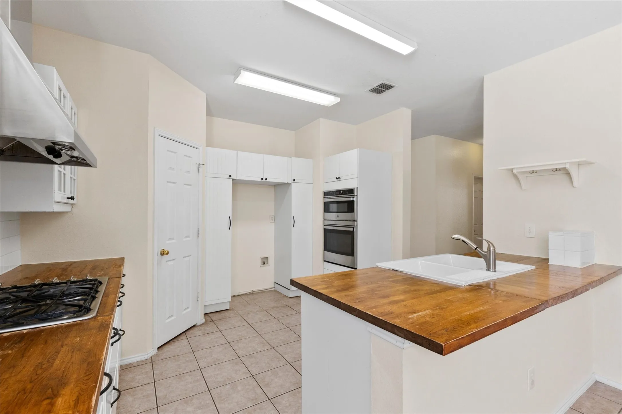 Single Family Residence For Rent in Collin County , 3101 Paradise Valley Drive, Plano, Texas 75025, 4 Bedroom, 2 Bathroom, 2 Garage spaces, 2,297 Sqft, built in 2001, mls#21369305, Real Estate Agent in Plano, Homes For Rent in Collin county, Homes For Rent in Plano, Realtor in Plano Texas, Real Estate Brokerage Independent Realty Texas, Luminita Cordes Realtor