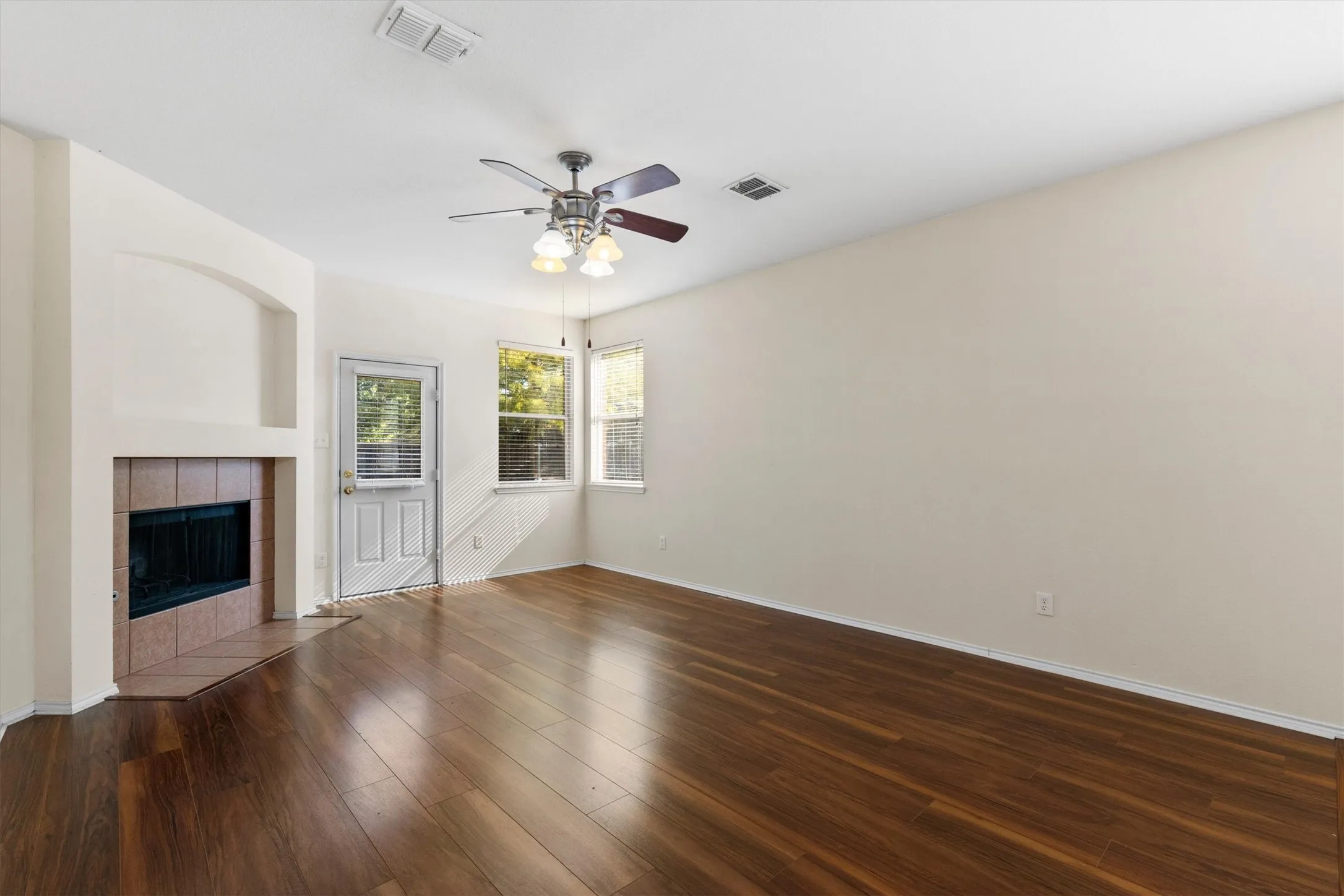 Single Family Residence For Rent in Collin County , 3101 Paradise Valley Drive, Plano, Texas 75025, 4 Bedroom, 2 Bathroom, 2 Garage spaces, 2,297 Sqft, built in 2001, mls#21369305, Real Estate Agent in Plano, Homes For Rent in Collin county, Homes For Rent in Plano, Realtor in Plano Texas, Real Estate Brokerage Independent Realty Texas, Luminita Cordes Realtor