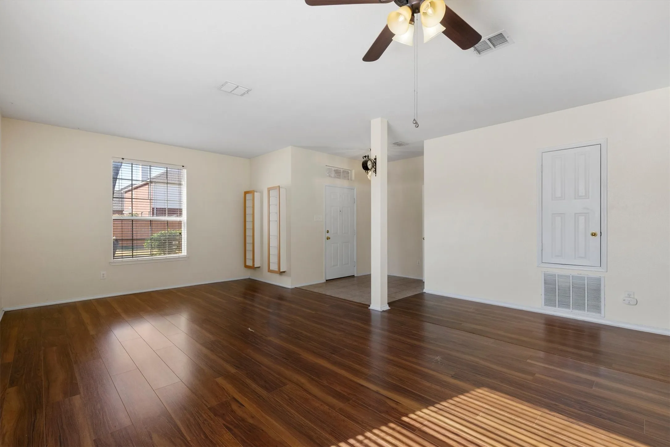 Single Family Residence For Rent in Collin County , 3101 Paradise Valley Drive, Plano, Texas 75025, 4 Bedroom, 2 Bathroom, 2 Garage spaces, 2,297 Sqft, built in 2001, mls#21369305, Real Estate Agent in Plano, Homes For Rent in Collin county, Homes For Rent in Plano, Realtor in Plano Texas, Real Estate Brokerage Independent Realty Texas, Luminita Cordes Realtor