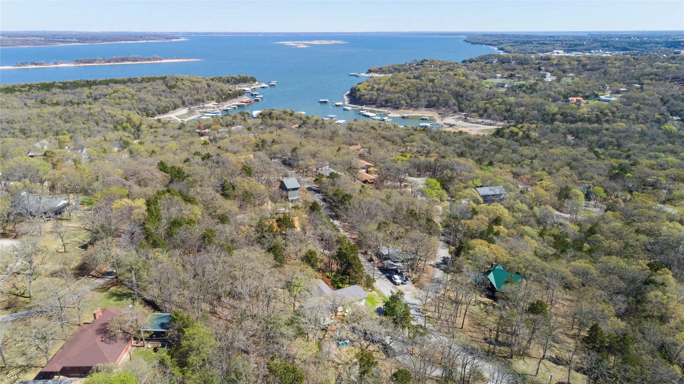 Single Family Residence For Rent in Grayson County , 251 Queens Drive, Pottsboro, Texas 75076, 4 Bedroom, 4 Bathroom, Garage spaces, 2,258 Sqft, built in 1973, mls#21374167, Real Estate Agent in Pottsboro, Homes For Rent in Grayson county, Homes For Rent in Pottsboro, Realtor in Pottsboro Texas, Real Estate Brokerage Independent Realty Texas, Luminita Cordes Realtor