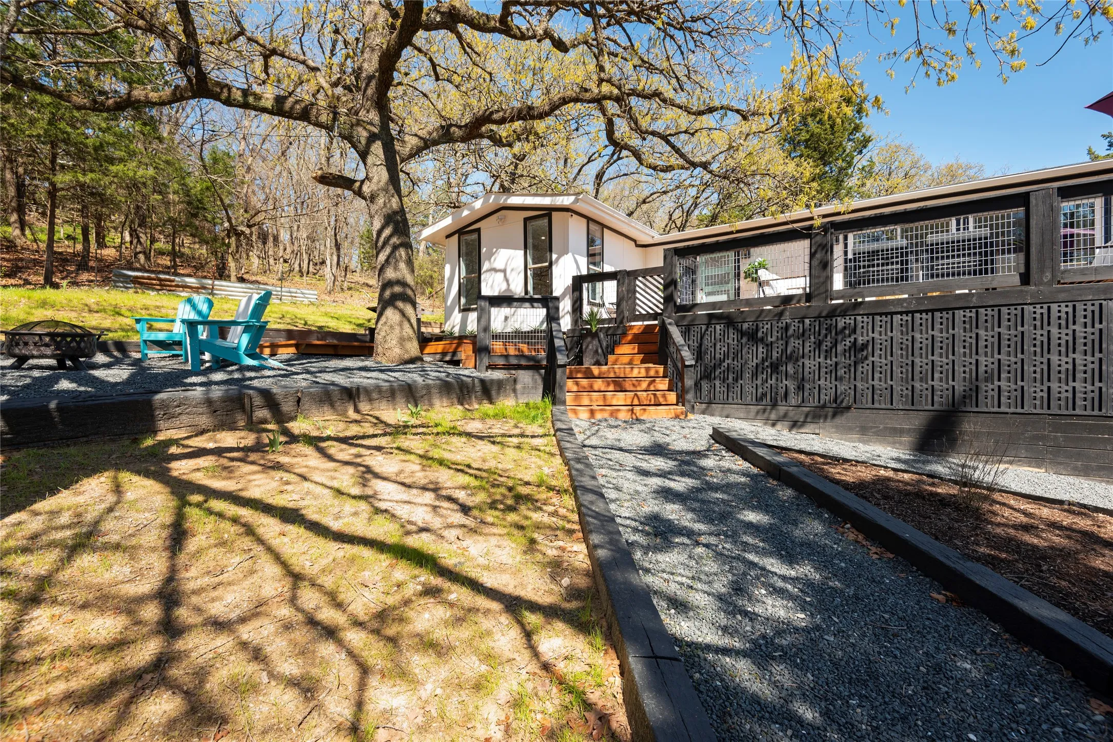 Single Family Residence For Rent in Grayson County , 251 Queens Drive, Pottsboro, Texas 75076, 4 Bedroom, 4 Bathroom, Garage spaces, 2,258 Sqft, built in 1973, mls#21374167, Real Estate Agent in Pottsboro, Homes For Rent in Grayson county, Homes For Rent in Pottsboro, Realtor in Pottsboro Texas, Real Estate Brokerage Independent Realty Texas, Luminita Cordes Realtor