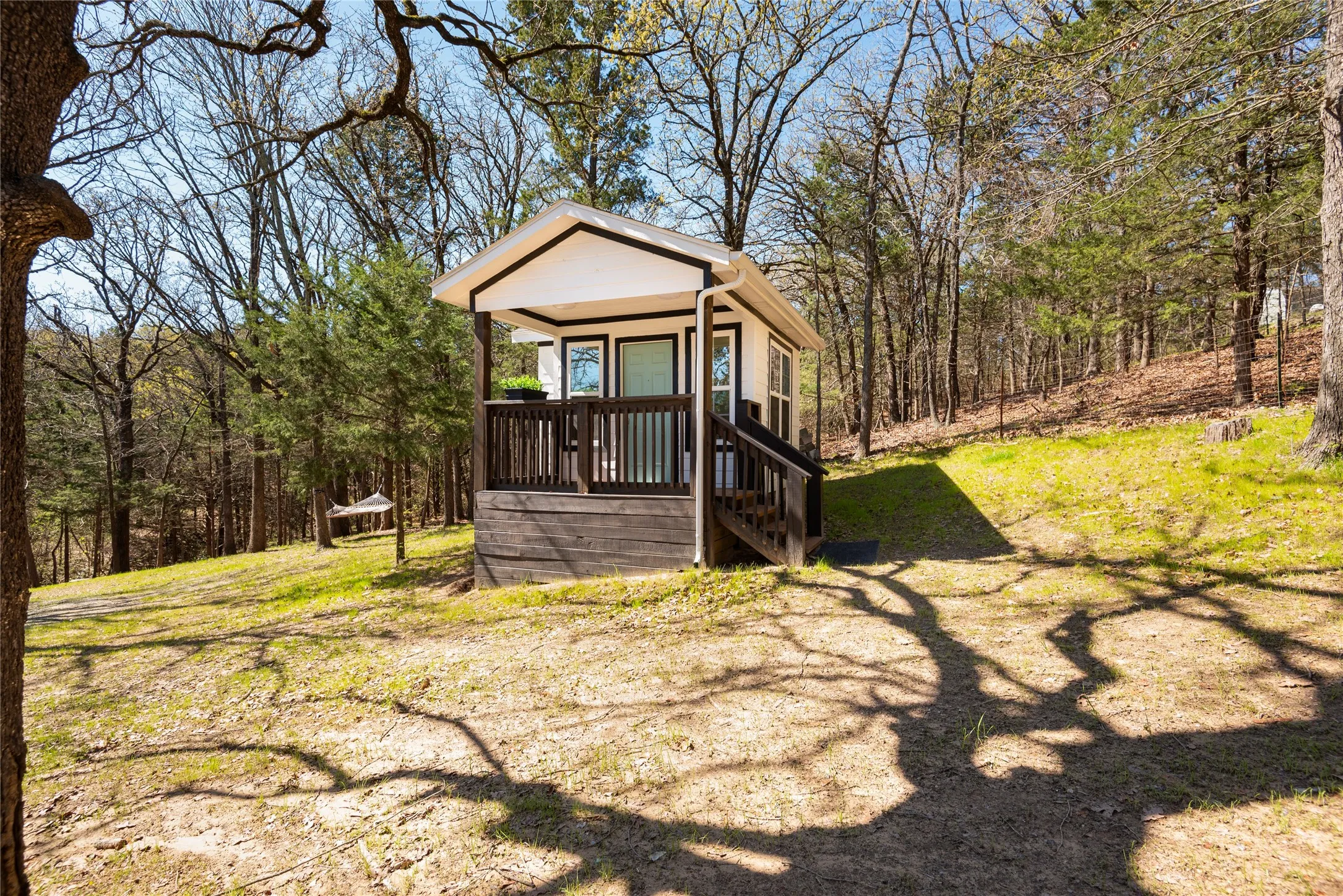 Single Family Residence For Rent in Grayson County , 251 Queens Drive, Pottsboro, Texas 75076, 4 Bedroom, 4 Bathroom, Garage spaces, 2,258 Sqft, built in 1973, mls#21374167, Real Estate Agent in Pottsboro, Homes For Rent in Grayson county, Homes For Rent in Pottsboro, Realtor in Pottsboro Texas, Real Estate Brokerage Independent Realty Texas, Luminita Cordes Realtor