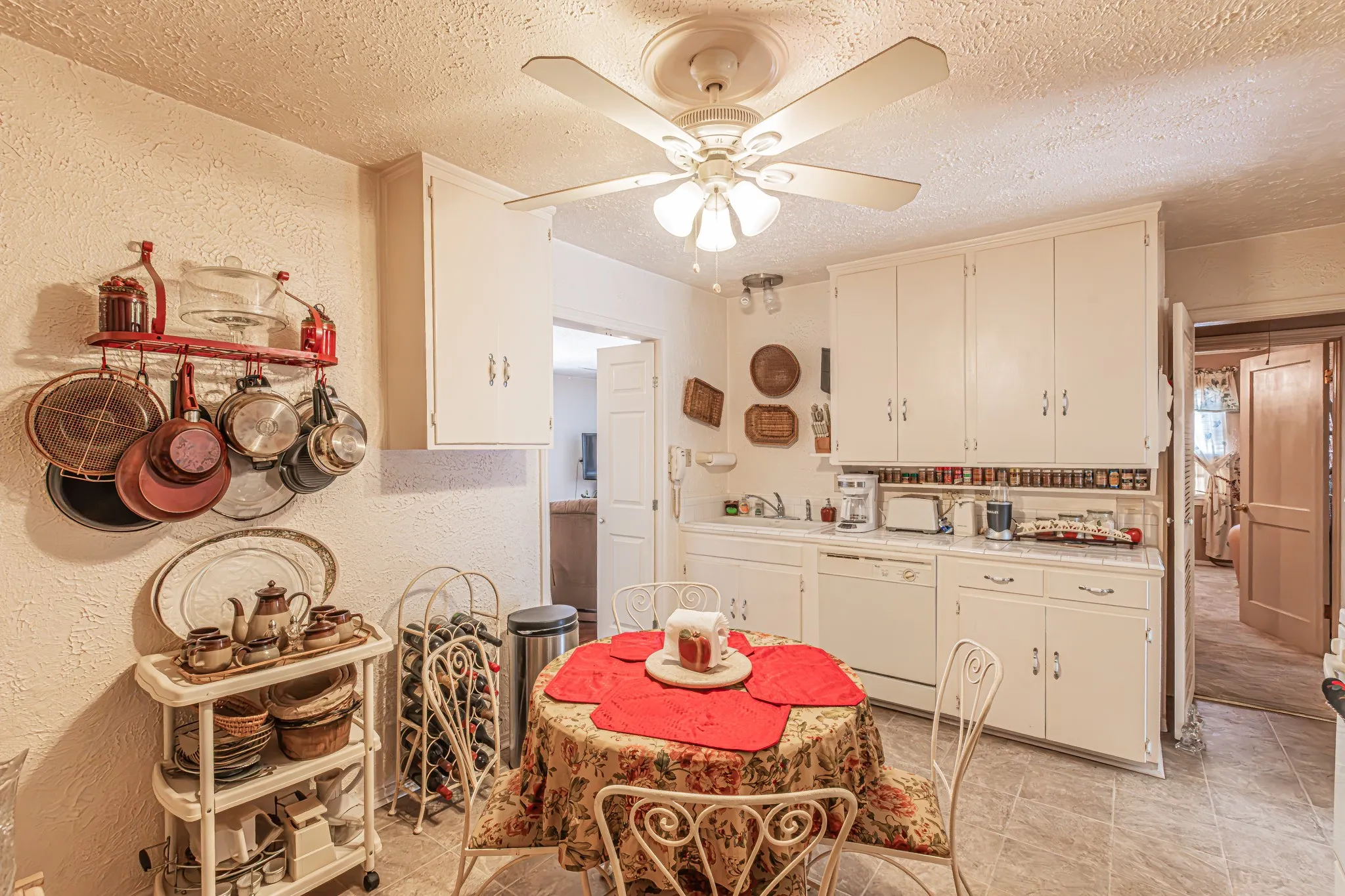 Single Family Residence For Sale in Dallas County , 3723 Texas Drive, Dallas, Texas 75211, 2 Bedroom, 1 Bathroom, 1 Garage spaces, 1,272 Sqft, built in 1949, mls#21374754, Real Estate Agent in Dallas, Homes For Sale in Dallas county, Homes For Sale in Dallas, Realtor in Dallas Texas, Real Estate Brokerage Independent Realty Texas, Luminita Cordes Realtor