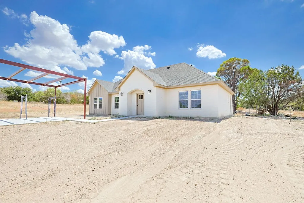 Single Family Residence For Sale in Parker County , 367 Lake Country Drive, Granbury, Texas 76049, 3 Bedroom, 2 Bathroom, Garage spaces, 1,692 Sqft, built in 2026, mls#21374760, Real Estate Agent in Granbury, Homes For Sale in Parker county, Homes For Sale in Granbury, Realtor in Granbury Texas, Real Estate Brokerage Independent Realty Texas, Luminita Cordes Realtor