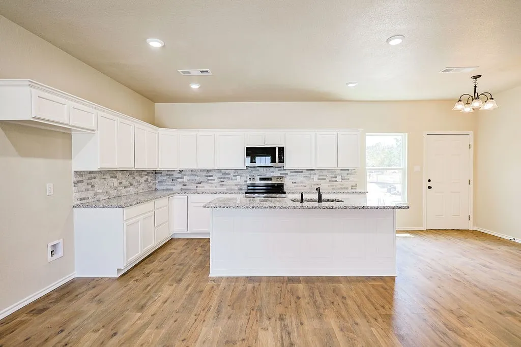 Single Family Residence For Sale in Parker County , 367 Lake Country Drive, Granbury, Texas 76049, 3 Bedroom, 2 Bathroom, Garage spaces, 1,692 Sqft, built in 2026, mls#21374760, Real Estate Agent in Granbury, Homes For Sale in Parker county, Homes For Sale in Granbury, Realtor in Granbury Texas, Real Estate Brokerage Independent Realty Texas, Luminita Cordes Realtor