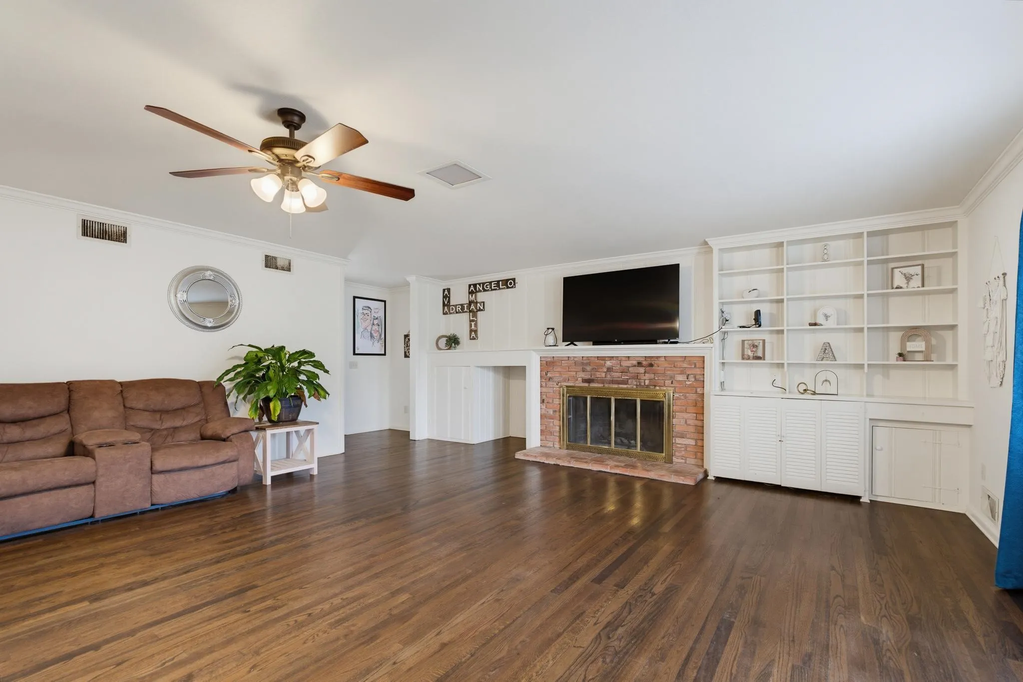 Single Family Residence For Sale in Knox County , 360 S 11th Avenue, Munday, Texas 76371, 4 Bedroom, 2 Bathroom, 2 Garage spaces, 1,932 Sqft, built in 1960, mls#21373346, Real Estate Agent in Munday, Homes For Sale in Knox county, Homes For Sale in Munday, Realtor in Munday Texas, Real Estate Brokerage Independent Realty Texas, Luminita Cordes Realtor