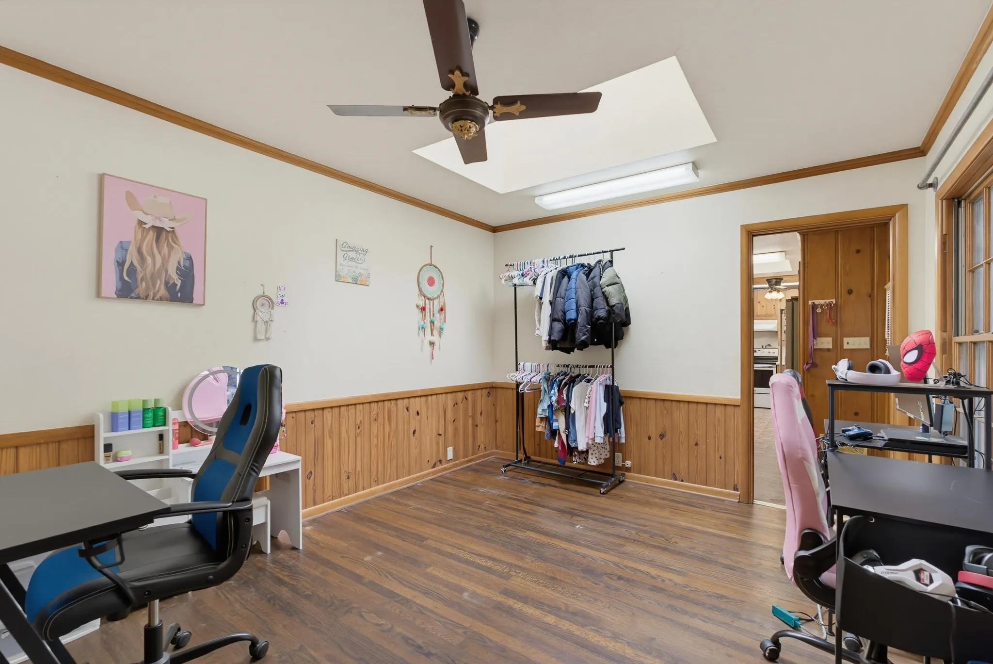 Single Family Residence For Sale in Knox County , 360 S 11th Avenue, Munday, Texas 76371, 4 Bedroom, 2 Bathroom, 2 Garage spaces, 1,932 Sqft, built in 1960, mls#21373346, Real Estate Agent in Munday, Homes For Sale in Knox county, Homes For Sale in Munday, Realtor in Munday Texas, Real Estate Brokerage Independent Realty Texas, Luminita Cordes Realtor