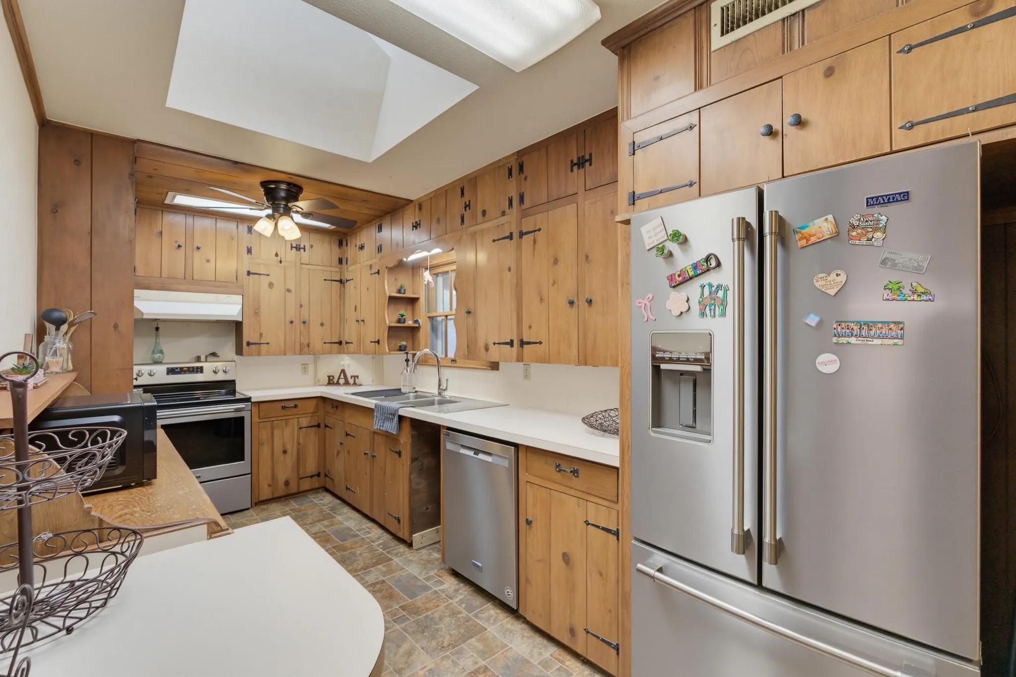 Single Family Residence For Sale in Knox County , 360 S 11th Avenue, Munday, Texas 76371, 4 Bedroom, 2 Bathroom, 2 Garage spaces, 1,932 Sqft, built in 1960, mls#21373346, Real Estate Agent in Munday, Homes For Sale in Knox county, Homes For Sale in Munday, Realtor in Munday Texas, Real Estate Brokerage Independent Realty Texas, Luminita Cordes Realtor