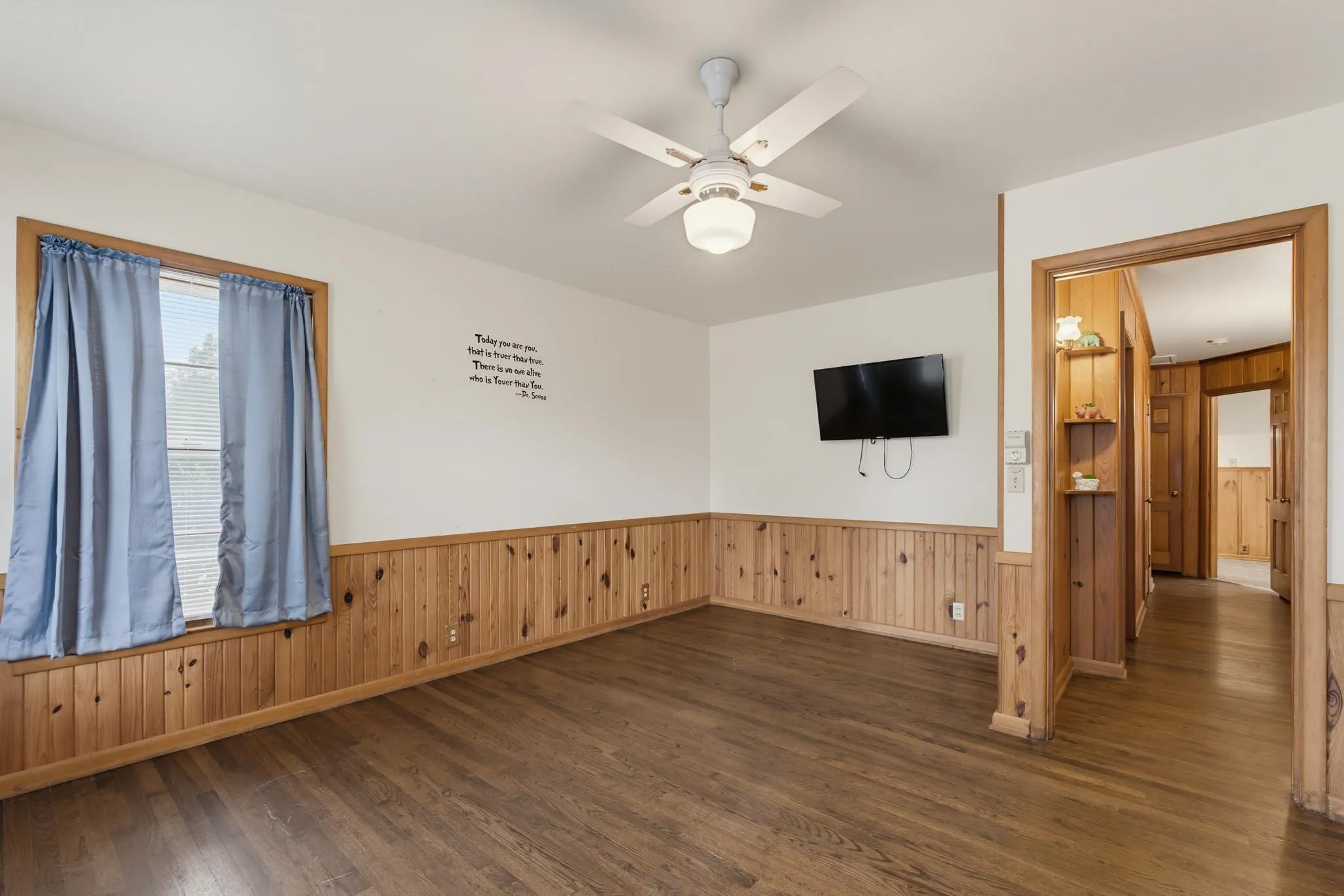 Single Family Residence For Sale in Knox County , 360 S 11th Avenue, Munday, Texas 76371, 4 Bedroom, 2 Bathroom, 2 Garage spaces, 1,932 Sqft, built in 1960, mls#21373346, Real Estate Agent in Munday, Homes For Sale in Knox county, Homes For Sale in Munday, Realtor in Munday Texas, Real Estate Brokerage Independent Realty Texas, Luminita Cordes Realtor