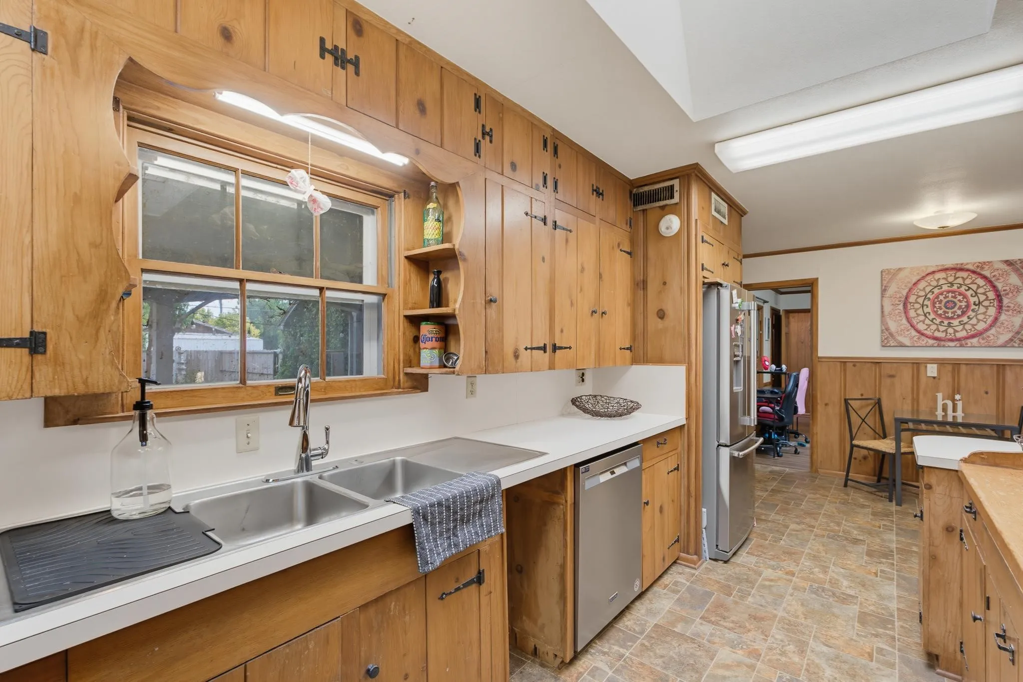 Single Family Residence For Sale in Knox County , 360 S 11th Avenue, Munday, Texas 76371, 4 Bedroom, 2 Bathroom, 2 Garage spaces, 1,932 Sqft, built in 1960, mls#21373346, Real Estate Agent in Munday, Homes For Sale in Knox county, Homes For Sale in Munday, Realtor in Munday Texas, Real Estate Brokerage Independent Realty Texas, Luminita Cordes Realtor