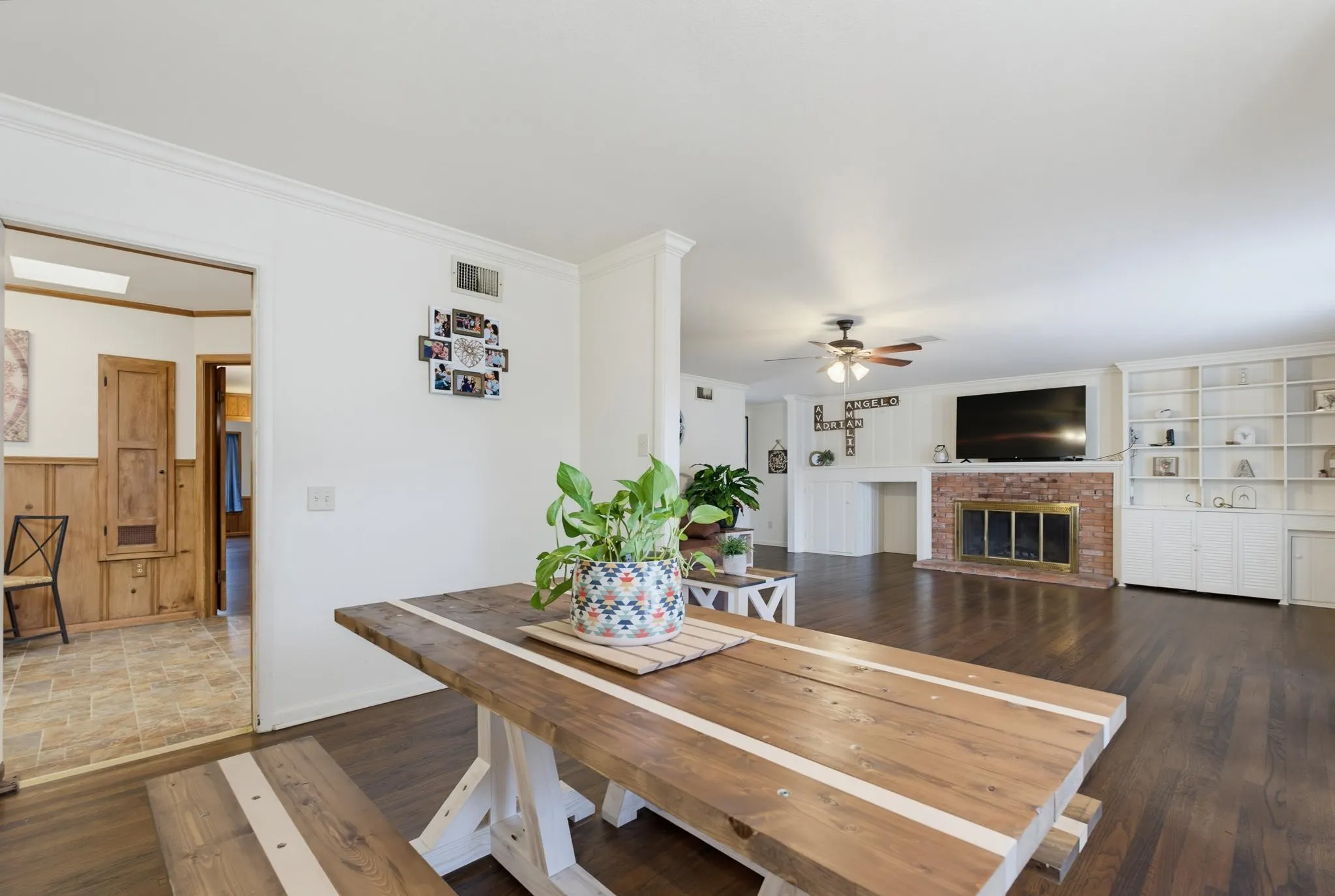 Single Family Residence For Sale in Knox County , 360 S 11th Avenue, Munday, Texas 76371, 4 Bedroom, 2 Bathroom, 2 Garage spaces, 1,932 Sqft, built in 1960, mls#21373346, Real Estate Agent in Munday, Homes For Sale in Knox county, Homes For Sale in Munday, Realtor in Munday Texas, Real Estate Brokerage Independent Realty Texas, Luminita Cordes Realtor