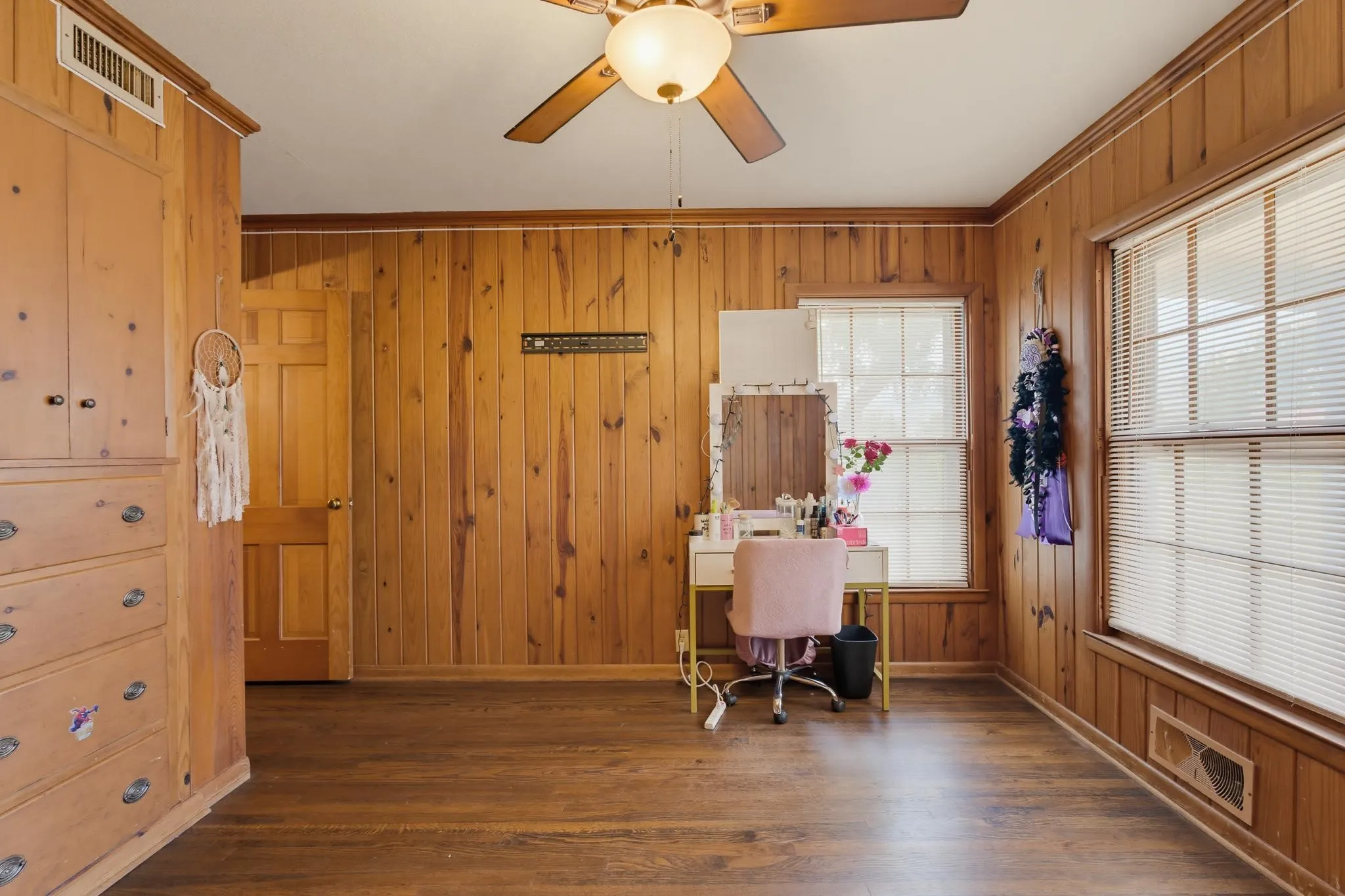 Single Family Residence For Sale in Knox County , 360 S 11th Avenue, Munday, Texas 76371, 4 Bedroom, 2 Bathroom, 2 Garage spaces, 1,932 Sqft, built in 1960, mls#21373346, Real Estate Agent in Munday, Homes For Sale in Knox county, Homes For Sale in Munday, Realtor in Munday Texas, Real Estate Brokerage Independent Realty Texas, Luminita Cordes Realtor
