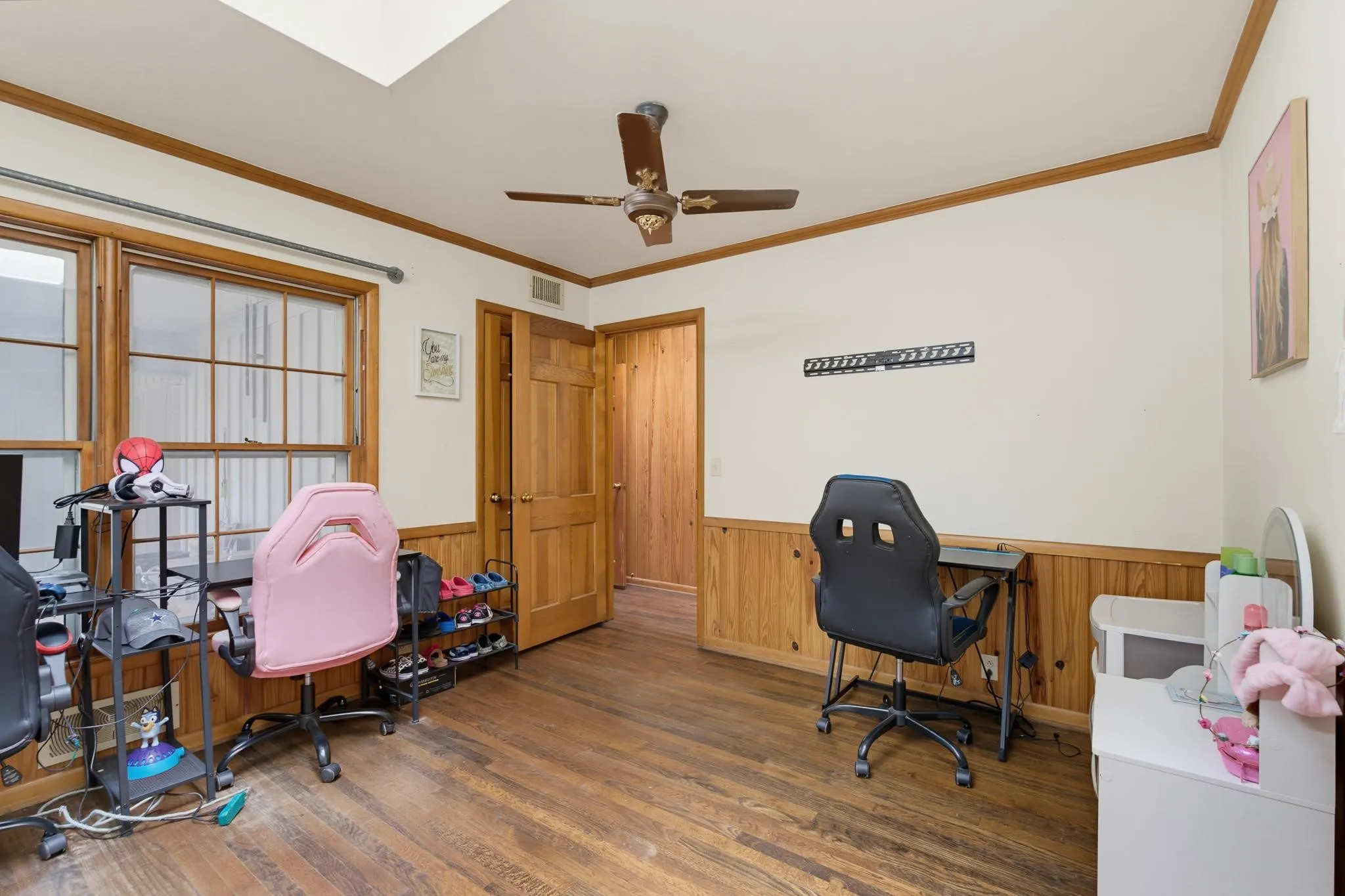 Single Family Residence For Sale in Knox County , 360 S 11th Avenue, Munday, Texas 76371, 4 Bedroom, 2 Bathroom, 2 Garage spaces, 1,932 Sqft, built in 1960, mls#21373346, Real Estate Agent in Munday, Homes For Sale in Knox county, Homes For Sale in Munday, Realtor in Munday Texas, Real Estate Brokerage Independent Realty Texas, Luminita Cordes Realtor